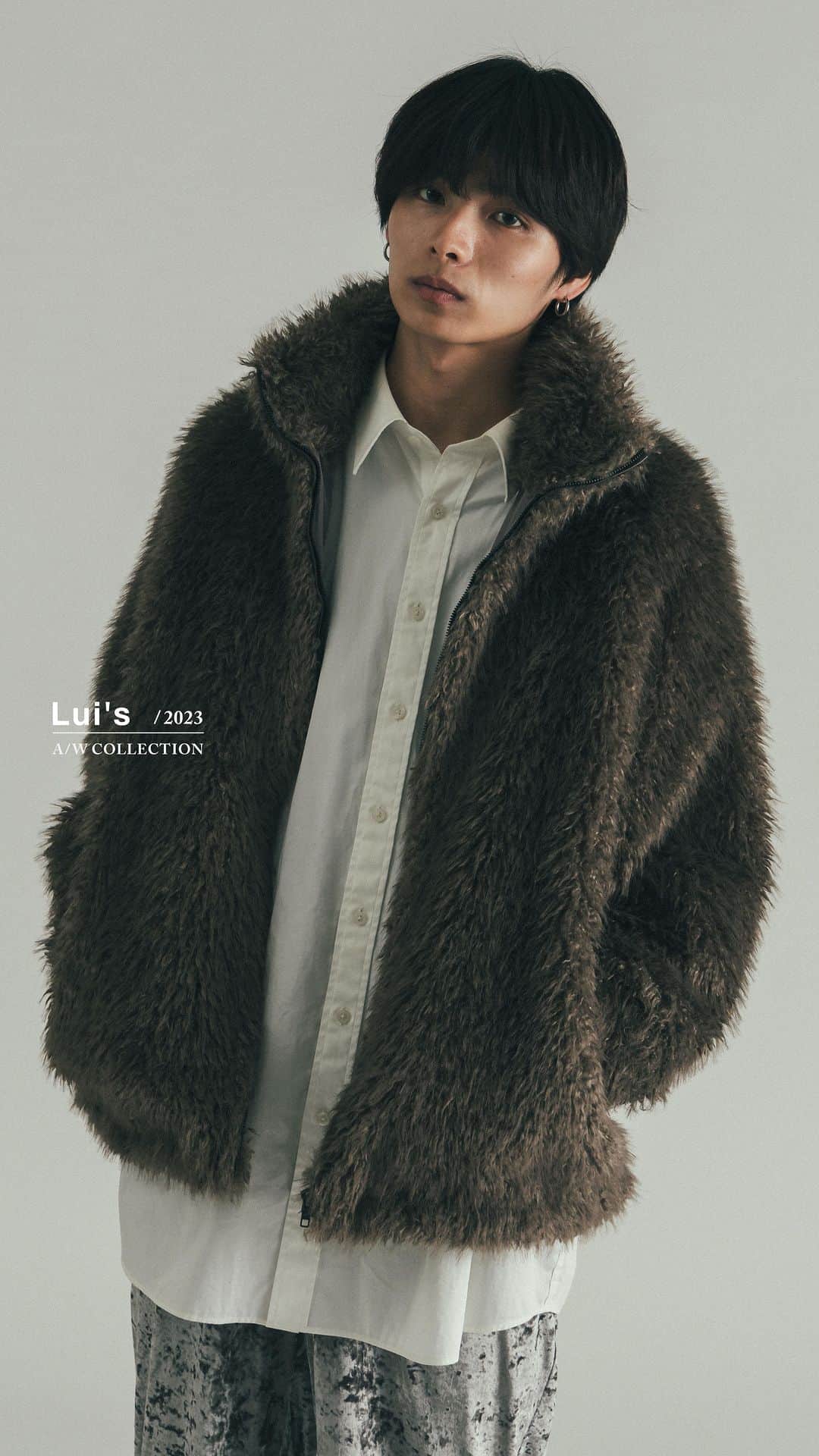 のインスタグラム：「□ BIG fur blouson / ¥39,600  Lui's(ルイス)23AWコレクションより、ボリューム感あるファーが特徴的なBIG ファーブルゾンの登場です。スポーティーなトラックジャケットをファー素材で表現した新しいテイストのブルゾンです。  【素材】 素材には、リアルファーのような毛並みのポリエステル素材のファーを使用。 通常のファーよりも毛が長く、ボリューミーな見た目が特徴的。 見た目以上に軽く、ストレスレスに着て頂けます。 また、しっかりと暖かさもあるので、秋冬には丁度肉感の素材です。」