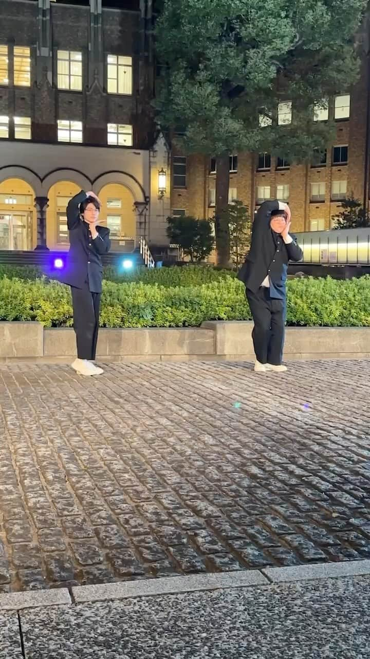 村井の恋のインスタグラム：「・ 今日の#こいすすダンス 動画は、龍崎&虎松カットの撮影メイキング🎬🕺  間違えないようにドキドキしながら踊る二人... 一発OKで大喜びです🙌 ぜひ最後のリアクションまで見てください💓  #tbs #ドラマストリーム #恋愛のすゝめ #綱啓永 #本田響矢 #一ノ瀬ワタル #若林時英 #ひょっこりはん #矢吹奈子 #Netflix先行配信中 #12月12日深夜24時58分放送 #放送終了後TVerにて無料配信 #オープニングダンス #chelmico #Question #りゅうとら🐉🐯 #毎カット真剣に踊っています #喜び方かわいい #こいすす」