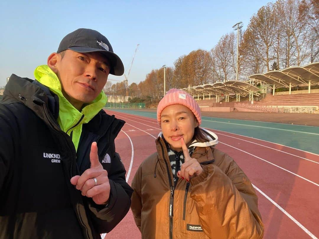 ジヌションのインスタグラム：「🏃‍♂️새벽 훈련 D-100 동아마라톤 변속주 90분 5:30 10분 5:00 20분 4:05 20분 4:50 20분 4:05 20분 거리 19.88km 평균페이스 4:32 @0923mara 감독님,강하게 가보겠습니다!」