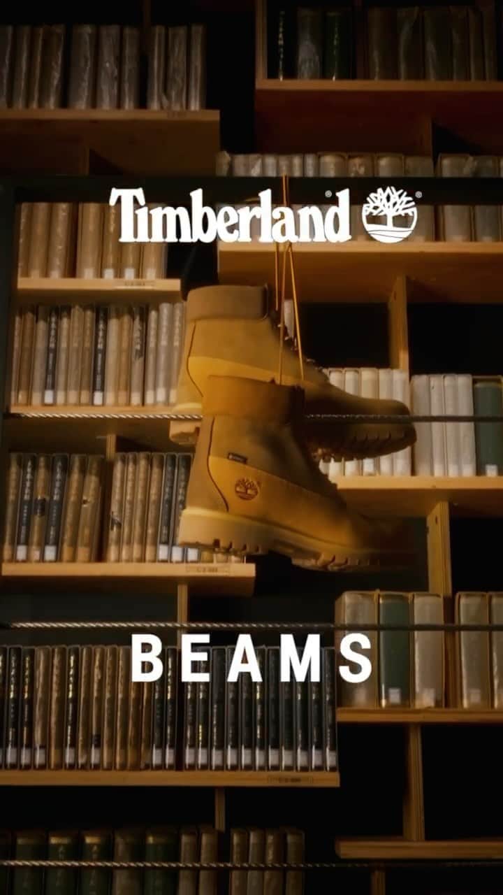 ビームスのインスタグラム：「… Timberland × BEAMS 『6inch Premium Boots Vibram GORE-TEX®︎』 12.9（Sat.）Release!!  @timberland @timberland_jpn @beams_mens_casual  誕生から50年を迎えた〈Timberland（ティンバーランド）〉のアイコン『6インチブーツ』を別注。〈BEAMS〉仕様にアップデートしました。  アニバーサリーイヤーの師走を彩る本アイテムは、アッパーに〈BEAMS〉らしいクレイジーなカラーリングのヌバックを採用。象徴的なウィートカラーをベースにトーンを合わせた配色は、ブランドのオリジナルに敬意を払いつつ、上品かつ柔らかな表情に。  また、『ビブラムソール』や『GORE-TEX®︎』を搭載し、タウンからアウトドアまで活躍を期待できる一足となりました。  インソールとストラップにあしらわれた両社のブランドロゴも、別注の特別感を演出しています。 ぜひご期待ください。  販売店舗 ・ビームス 原宿 ・全国の〈BEAMS〉レーベル取扱店舗 ※一部店舗を除く ・ビームス公式オンラインショップ ・ティンバーランド ブティック トウキョウ ※12月15日（金）より販売開始  Locatin_ @kadokawa_culture_museum Styling & Direction_ @kondotomomichi Director of photography_ @yuukioono Drone operator_ @dadakoro Hair styling_ @tatsuyasuzuki_  #timberland #beams #ビームス」