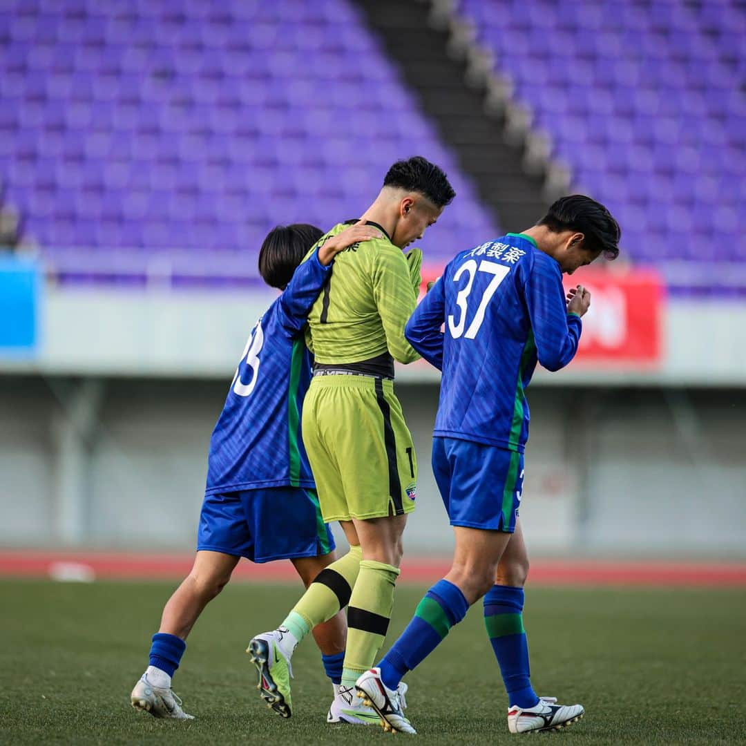 徳島ヴォルティスさんのインスタグラム写真 - (徳島ヴォルティスInstagram)「高円宮杯 JFA U-18サッカープレミアリーグ 2023 プレーオフ vs浦和レッズユース 5-5（PK 2-4)  例えリードされても、例え難しい状況でも、決して最後まで諦めずに、必死に110分間とPK戦を戦いました。  プレーシーズンではなかなか勝利できず。全国クラブユース選手権では、全国の高い壁にぶつかりました。その中でもあきらめず、ひたむきに戦い続けました。プリンスリーグの最終節を2位で迎え、自力での優勝の可能性はありませんでした。しかし、その逆境を乗り越え、この舞台に立ちました。  応援し、支えてくださった皆様、本当にありがとうございました。  #徳島ヴォルティス #vortis #徳島ヴォルティスユース」12月8日 20時03分 - tokushima_vortis