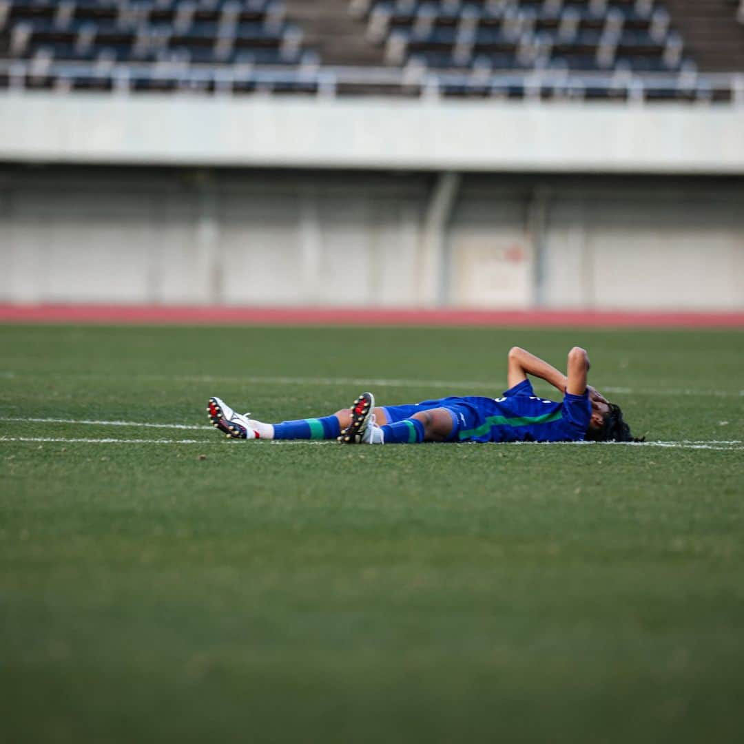 徳島ヴォルティスさんのインスタグラム写真 - (徳島ヴォルティスInstagram)「高円宮杯 JFA U-18サッカープレミアリーグ 2023 プレーオフ vs浦和レッズユース 5-5（PK 2-4)  例えリードされても、例え難しい状況でも、決して最後まで諦めずに、必死に110分間とPK戦を戦いました。  プレーシーズンではなかなか勝利できず。全国クラブユース選手権では、全国の高い壁にぶつかりました。その中でもあきらめず、ひたむきに戦い続けました。プリンスリーグの最終節を2位で迎え、自力での優勝の可能性はありませんでした。しかし、その逆境を乗り越え、この舞台に立ちました。  応援し、支えてくださった皆様、本当にありがとうございました。  #徳島ヴォルティス #vortis #徳島ヴォルティスユース」12月8日 20時03分 - tokushima_vortis