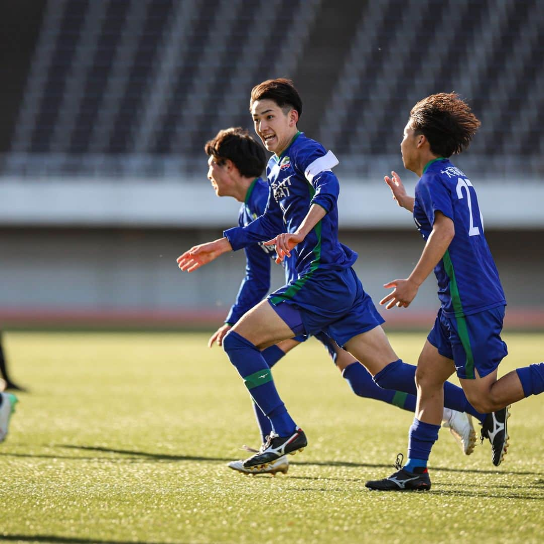 徳島ヴォルティスさんのインスタグラム写真 - (徳島ヴォルティスInstagram)「高円宮杯 JFA U-18サッカープレミアリーグ 2023 プレーオフ vs浦和レッズユース 5-5（PK 2-4)  例えリードされても、例え難しい状況でも、決して最後まで諦めずに、必死に110分間とPK戦を戦いました。  プレーシーズンではなかなか勝利できず。全国クラブユース選手権では、全国の高い壁にぶつかりました。その中でもあきらめず、ひたむきに戦い続けました。プリンスリーグの最終節を2位で迎え、自力での優勝の可能性はありませんでした。しかし、その逆境を乗り越え、この舞台に立ちました。  応援し、支えてくださった皆様、本当にありがとうございました。  #徳島ヴォルティス #vortis #徳島ヴォルティスユース」12月8日 20時03分 - tokushima_vortis