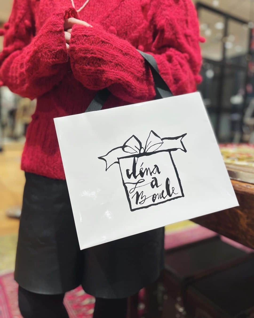 IÉNA LA BOUCLEのインスタグラム：「. 🎄la boucle “Holiday” special shopper!🎁」