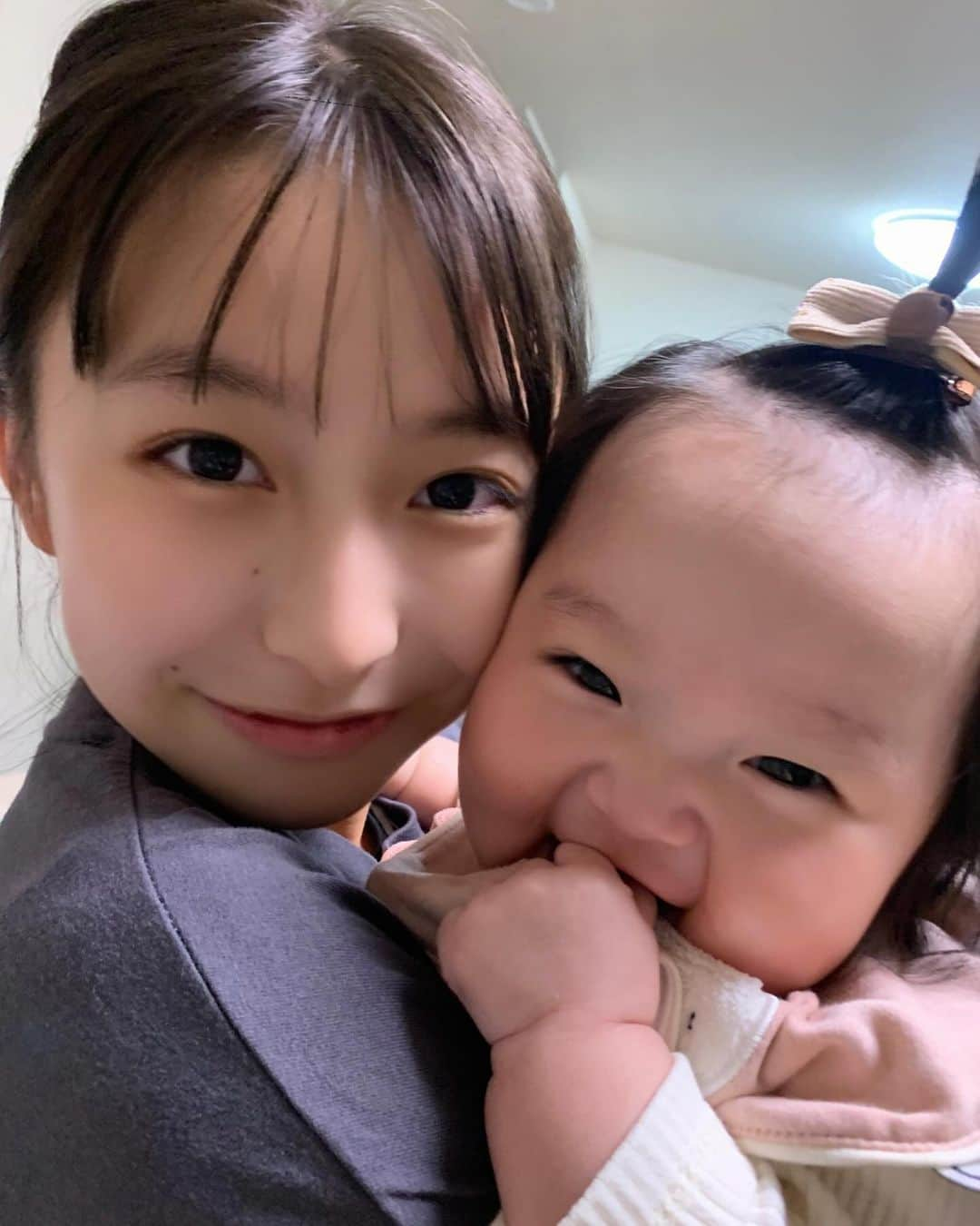 ゆめ & じゅなのインスタグラム：「じゅなの職場体験は保育園に行きます！ 小さい子だいすき💞💞  いとこちゃんが今の癒しです🥲💞  #ゆめじゅな #野崎珠愛 #09 #14歳  #いとこ #かわいい #baby #赤ちゃん  #癒し #職場体験 #保育園 #楽しみ  #cute #尊い #だいすき #」