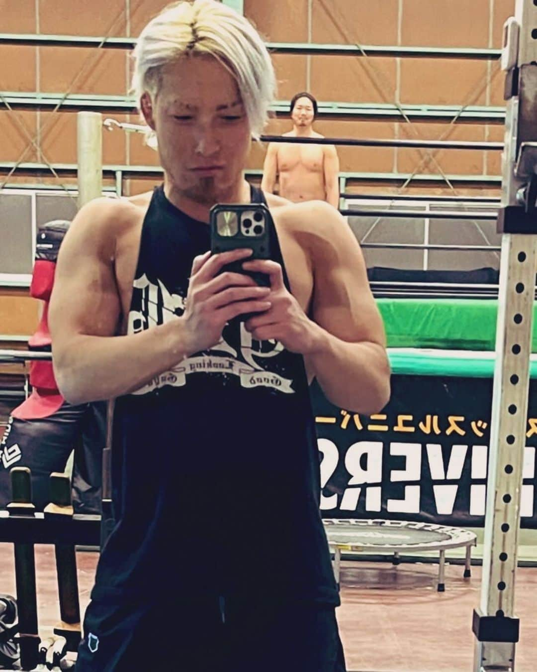 藤田洋平（YO-HEY）のインスタグラム：「肩から192㌢が生えてきた  #noah_ghc #noah_glg  #肩からジェイク♪」