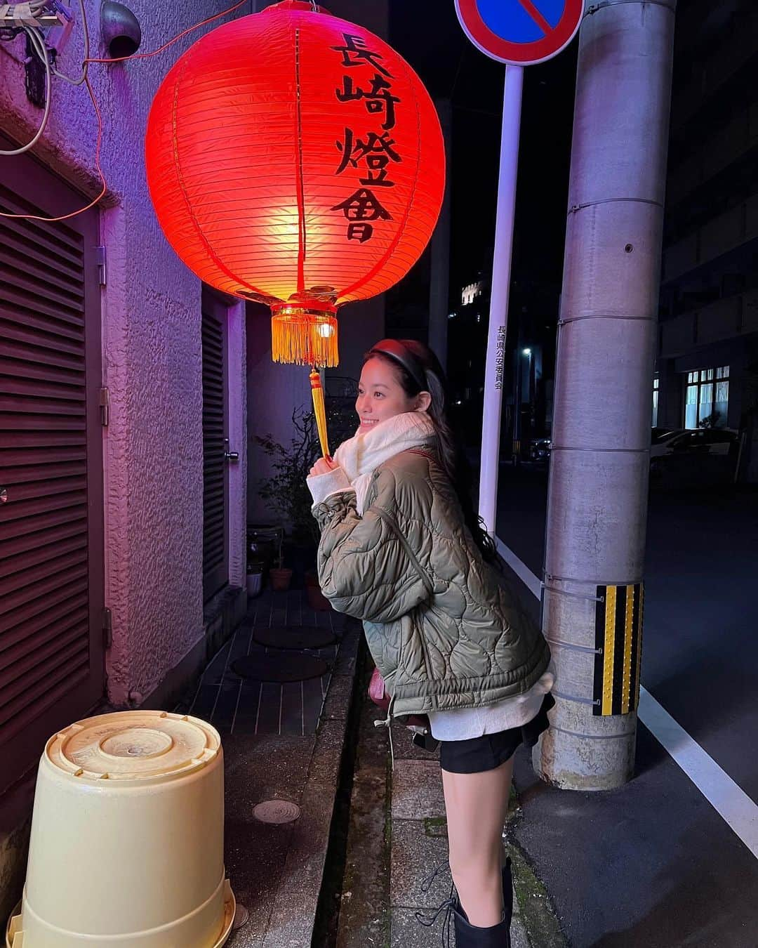 猪子れいあさんのインスタグラム写真 - (猪子れいあInstagram)「長崎県来てます🙋🏻‍♀️✈️ 暖かくて過ごしやすいです☀️  出島、オランダ坂、いろいろ観光してます！本当に楽しい🤤  よそ見してる猫ちゃんに近寄ったらずっと着いてきた😂  今年の３月に九州ぐるっと回って、長崎だけ行けなくてずっと来たかったの年内に来れて本当に良かった。🥲  長崎出身、在住のファンの皆様、DMありがとう☺️ 全部見てます！私が長崎いるだけで喜んでくれて嬉しい😂  残りの日数も楽しむよ🤍   #長崎観光  #長崎旅行  #クリスマスフォト #クリスマスツリー  #japanesegirl #nagasaki #instagood #japantravel  #japantravelphoto #出島 #オランダ坂」12月8日 20時23分 - inoko_reia