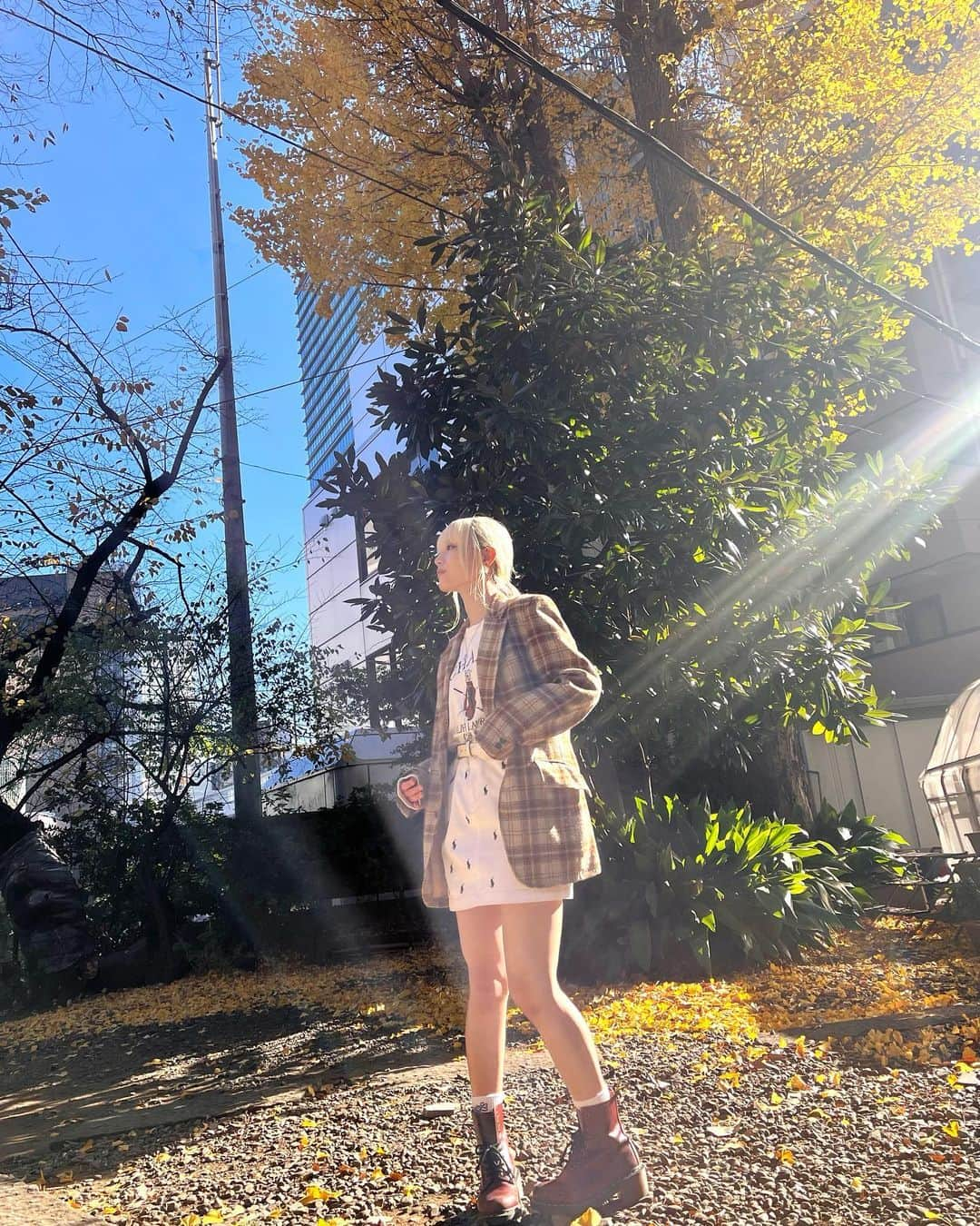 鶴屋美咲さんのインスタグラム写真 - (鶴屋美咲Instagram)「天気よいーー🍂☀︎✨　#ootd」12月8日 20時24分 - girls2_misaki_official