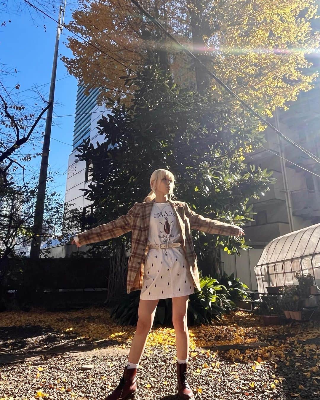 鶴屋美咲さんのインスタグラム写真 - (鶴屋美咲Instagram)「天気よいーー🍂☀︎✨　#ootd」12月8日 20時24分 - girls2_misaki_official