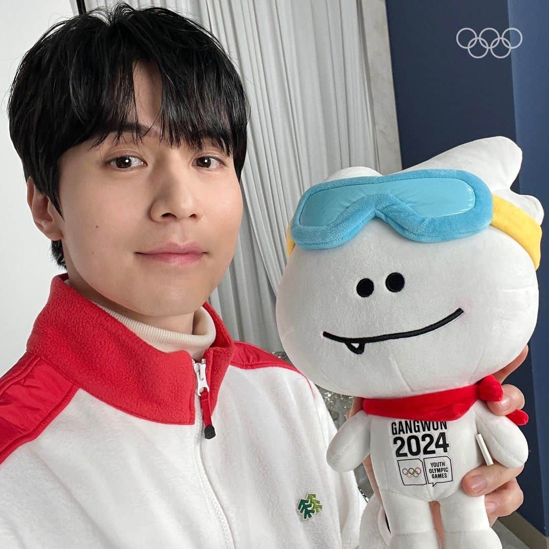 平昌オリンピックのインスタグラム：「지난 월요일 열린 #강원2024 자원봉사자 발대식 뭉초와 올림픽™프렌즈 이동욱의 첫 만남 공개✨ 우리 앞으로 자주 만나요!  #올림픽 | #2024강원동계청소년올림픽 | #Gangwon2024 | #이동욱 | @gangwon2024」