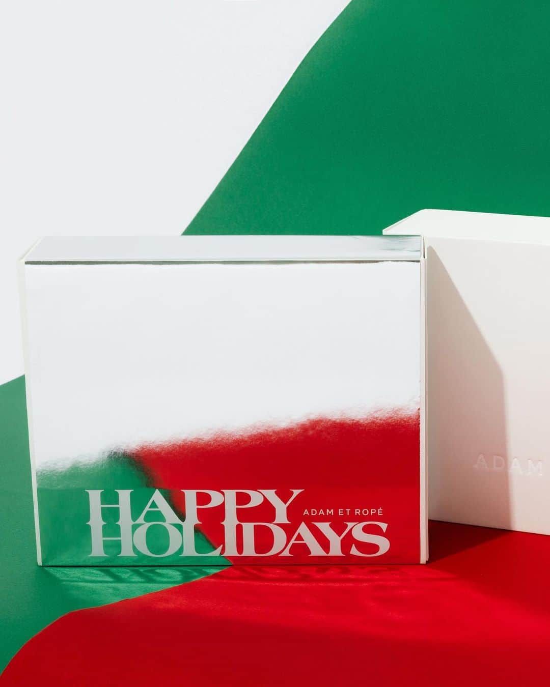 ADAM ET ROPÉさんのインスタグラム写真 - (ADAM ET ROPÉInstagram)「【Wish you happy holidays!】  ADAM ET ROPÉでは、この時期だけのホリデーを華やかに彩る、スペシャルコンテンツをご用意しております🎁🎄  ——  ーPOST CARDー メッセージカードとして使えるホリデーデザインのポストカードを、ADAM ET ROPÉ店舗でご購入の全てのお客さまにお渡し致します。  ーGIFT WRAPPINGー 期間中、無料にてギフトラッピングを承ります。ご希望のお客さまは店舗スタップまでお問い合わせください。  ーSHOPPING BAGー 期間中、ADAM ET ROPÉ店舗でご購入の全てのお客さまにホリデーカラーのショッピングバッグにてお渡し致します。  ※各コンテンツはなくなり次第終了となります。予めご了承ください。  ——  @adametrope  @jadorejunonline  #adametrope  #jadorejunonline #アダムエロペ #adam23aw #ホリデー #happyholidays #ハッピーホリデーズ　#クリスマス #xmas #ギフト #プレゼント  #ホリデーギフト #クリスマスギフト #メッセージカード」12月8日 20時29分 - adametrope