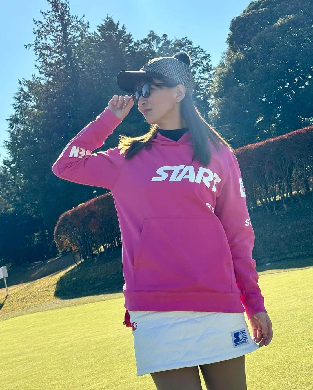 中谷あすみさんのインスタグラム写真 - (中谷あすみInstagram)「ハーフベストもベストも更新した日⛳️  朝早めのゴルフだったので光が眩しくて何も見えなかったけど @zaapfamily さんのサングラス大活躍🕶️  tops&skirt @startergolf   #ゴルフウェア #ゴルフ女子 #ゴルフコーデ #ゴルフウェアコーデ #ベスト更新 #あすみゴルフ」12月8日 20時37分 - asumi_naa