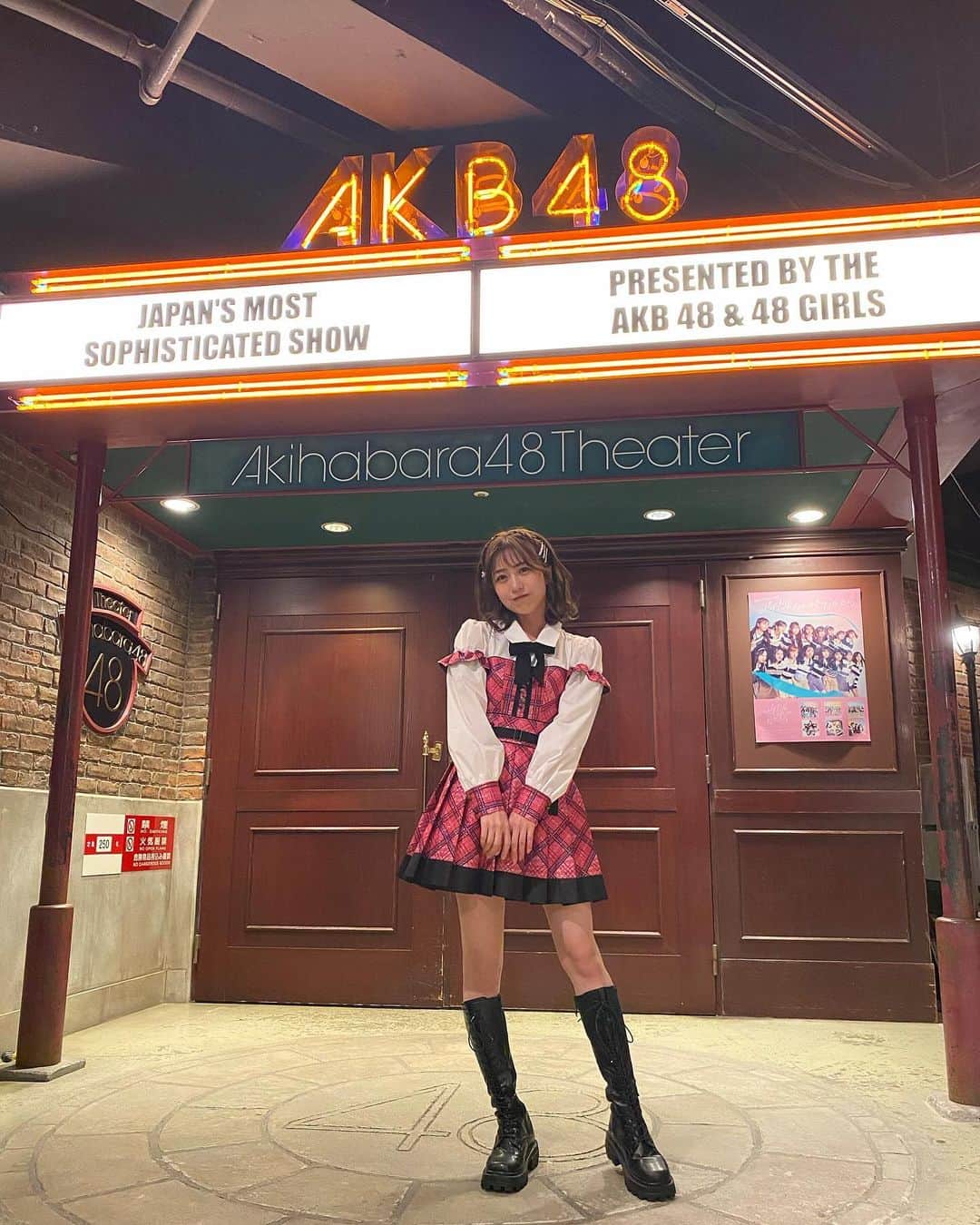 篠崎彩奈のインスタグラム：「AKB48 18周年🎂 そしてデビュー12周年！ 芸歴12年って冷静にすごい...😭！ 本当にありがとうございます。 今後ともよろしくお願いします✨ #akb48 #Anniversary #18周年」