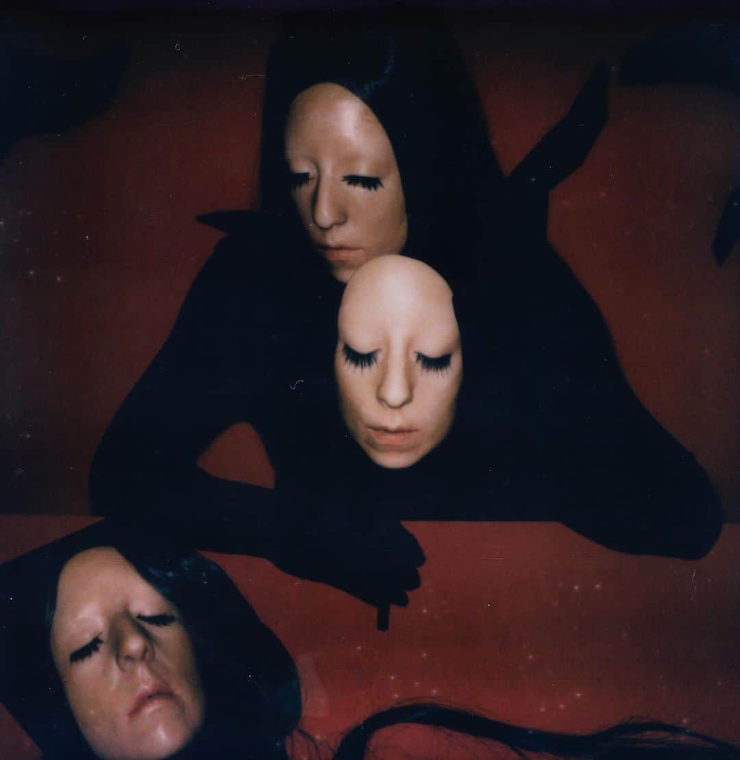 アリー・エックスのインスタグラム：「I sent @shalvanikvashvili my face in the mail. Then he became me.   Masks and Photography @shalvanikvashvili」