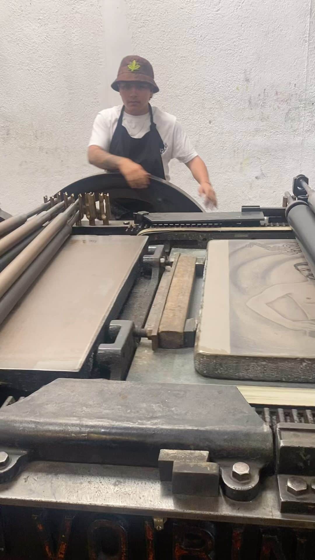 アムステルダム・タトゥー・ミュージアムのインスタグラム：「Making stone lithograpy in oaxaca」