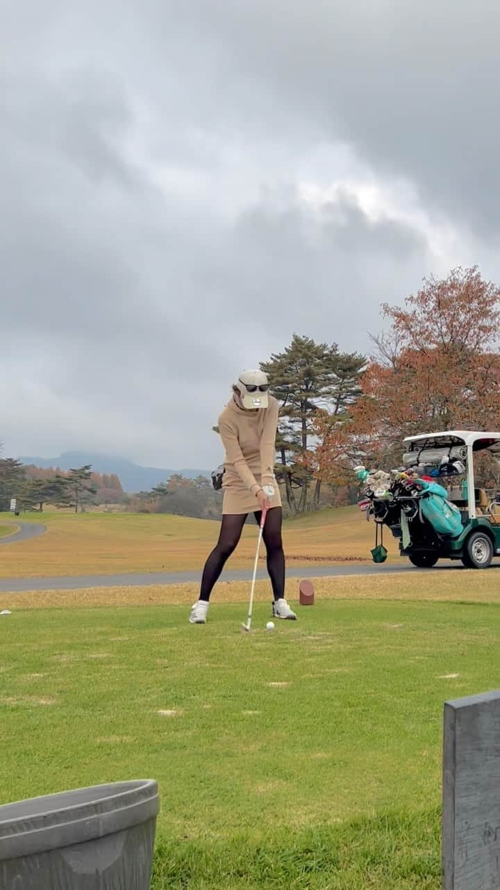 Alyssaのインスタグラム：「良いリズム、良い音だと 結果も良い🙆‍♀️✨  #instagolf #golstagram #골프스타그램　#ゴルフ #golf #골프연습 #골프 #ゴルフ女子 #女子ゴルフ #アイアンショット」