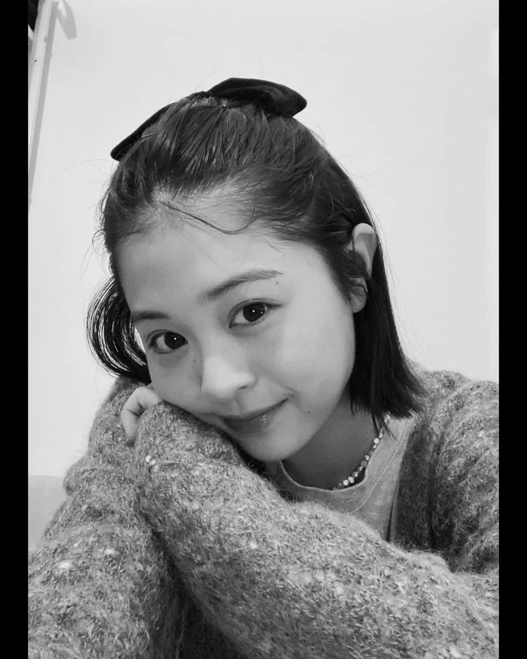 鈴原ゆりあのインスタグラム：「🖤😴」