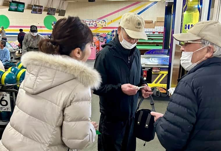 丹野みどりさんのインスタグラム写真 - (丹野みどりInstagram)「豊田市の美鳥里ボウル (みどり！)でのボウリング大会  お声がけ頂きご挨拶に訪れました♪  今日一日ご一緒していたあべ洋祐県議も！  みなさんお上手でした😆  #ボウリング #美鳥里ボウル  # #国民民主党 #愛知県 #豊田市 #みよし市 #衆議院議員選挙 #衆院愛知11区 #国民民主党にワクワク #丹野みどり」12月8日 22時47分 - midorimarron