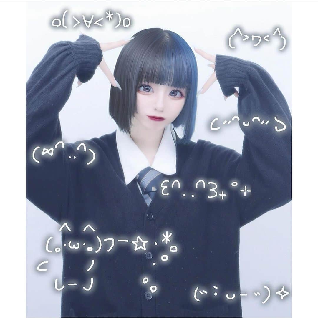 梛のインスタグラム：「星 制服ｷﾞｬｳ*⑅⋆🌟 . . きゃ〜〜！！！！！ 100年ぶりに制服きちゃ〜！！！🌟  . 動画みてくれたかにゃ＾＾、？？ めためたにじぇけまわりにたくさんで とっても緊張しながらとったの、、にょき . . . 🔟代さいごの制服プリなので 国宝にしてくれさひ^_^💧 . . . 20さいさいしょの編集動画こんじつさくせいちうだからまっててちゃん🌟 . . . . こんかいのさらさらボブちやん！！ めためたにてんさい、、今回も理想ちゃんの神ボブにしてもらったのだ☁ @0606ryomaan ｻﾏにカラーとカット @fi_ne.sugiyama ｻﾏに縮毛矯正してもらいまみた！！！♡♡ . .  ..#libertytokyo𓂃꙳⋆ ˖  . #青白系統 #天使界隈 #サブカル女子 #サブカル系女子 #青白コーデ #量産女子 #地雷女子 #ツインテール #サブカル女子と繋がりたい  #チェーンネックレス #水色系統 #派手髪 #個性的 #個性的ファッション#libertytokyo2018  #地雷 #量産 #量産型ヲタク #水色コーデ #水色系統 #水色ネイル #水色 #いいね返しff #fashion #ootd #ネイル #ぷりんと倶楽部 #プリクラ #プリクラ落書き#todayl」