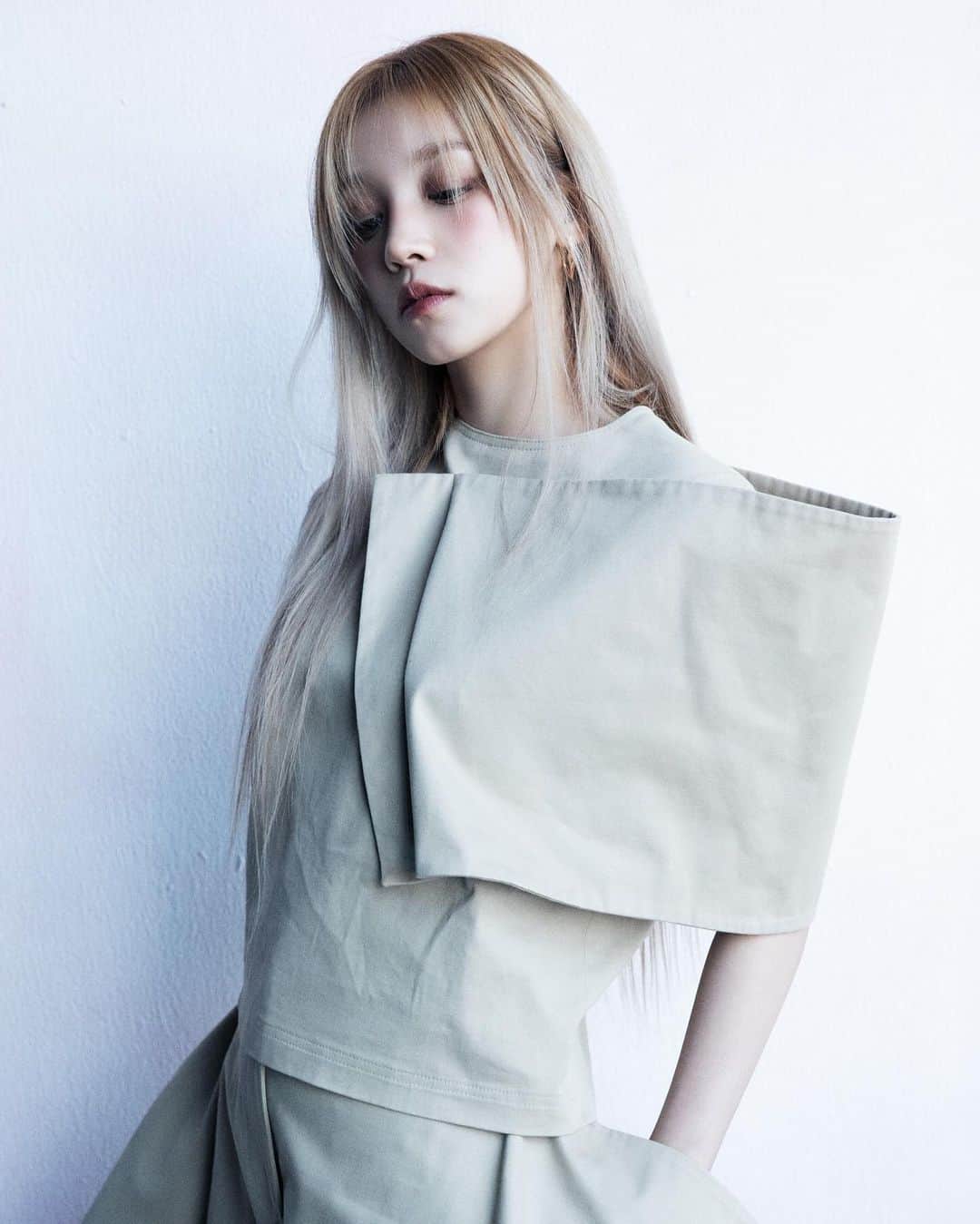 ウギさんのインスタグラム写真 - (ウギInstagram)「NYLON_CHINA🌹 @nylonchina   Cover issue of December❤️❤️❤️」12月8日 23時00分 - yuqisong.923