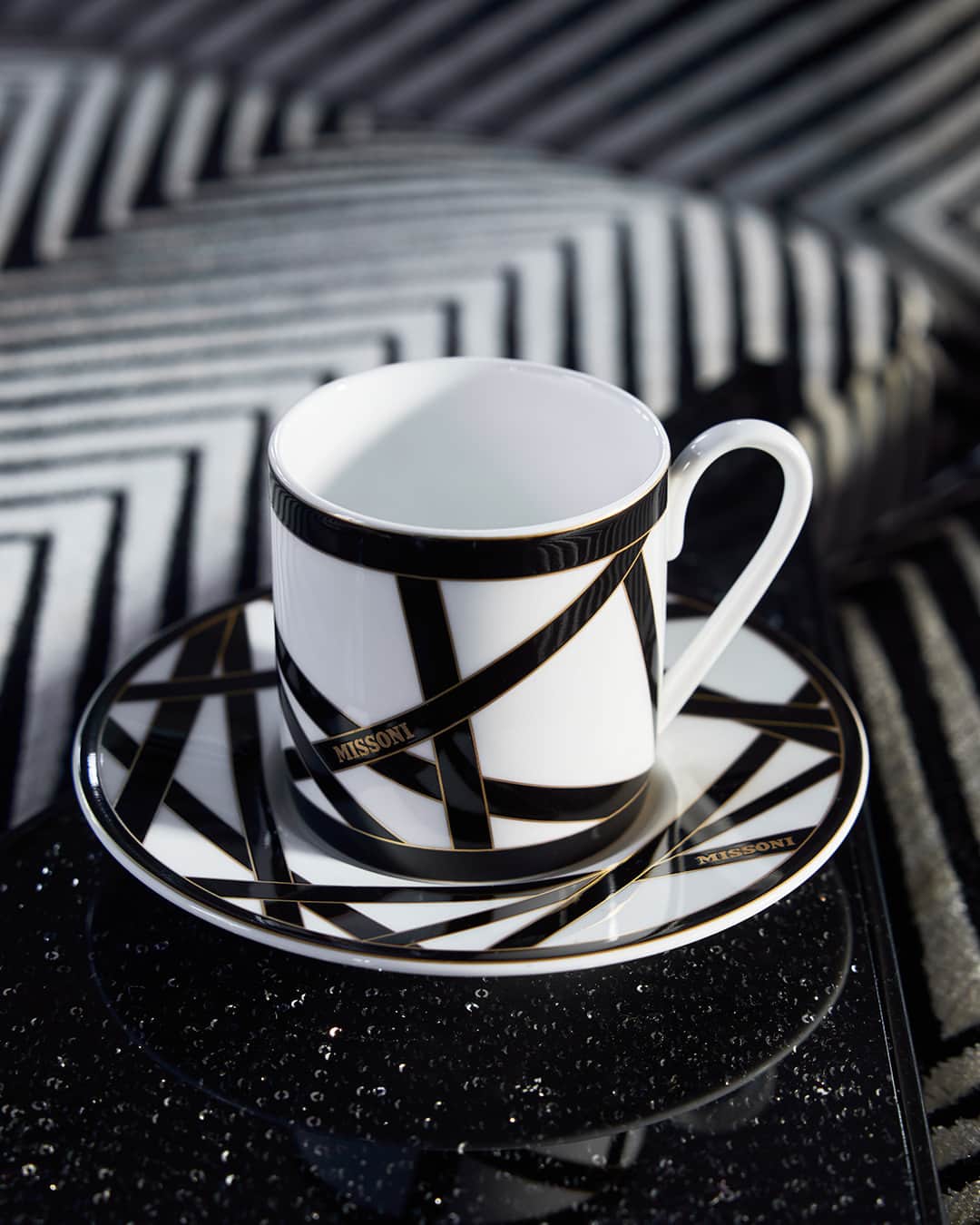 ミッソーニのインスタグラム：「The customized coffee set has taken life inspired by the morning coffee ritual. A collaboration with @paolostella dedicated to those who listen with the heart.  ‎ Discover more at the link in bio.  ‎‎ #MissonixSuonareStella #Missoni」
