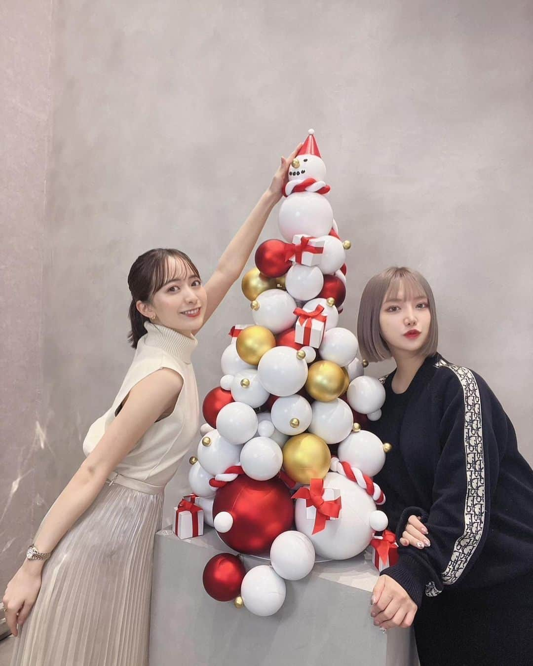 農海姫夏さんのインスタグラム写真 - (農海姫夏Instagram)「ルワンジュのクリスマス🎄 相変わらずケーキも店内も可愛すぎたなあ⛄️ ホワイトサンタクロースいた🎅🤍  このあとうちでチワワと戯れてくれてた @fromrika いつも楽しい時間をありがとう🫶 ・ ・ #louangetokyo #Christmas#クリスマスケーキ」12月8日 23時20分 - hina_noumi