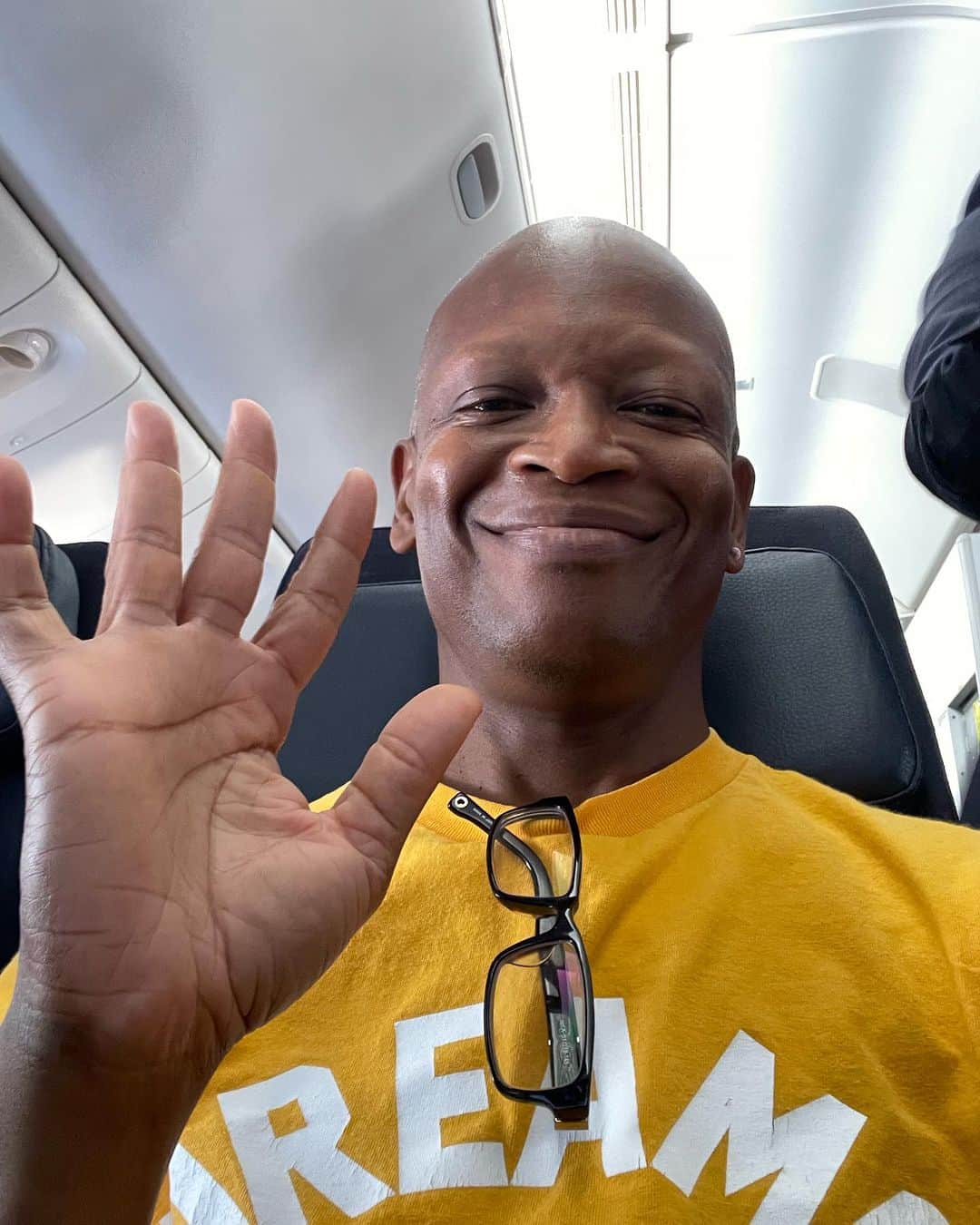 ラリー・ギリアード・Jrのインスタグラム：「Snippets from my 5hr layover day trip in Paris a few months ago! 1)Me! 2)My destination! 3)The airport! 4) The bus ride to town! 5)The Paris Opera House! 6)The food spot! 7)My croque madame avec fries! 8)Gotta have a French pastry! 9)The reason I left the airport! 10) Me, the Eiffel and the Target bag with my clarinet case inside! 😂😂😂 Paris is beautiful! Must go back and really explore! #travelling #paris #france #lgjrlifestyle #lawrencegilliardjr #layover #daytripping」