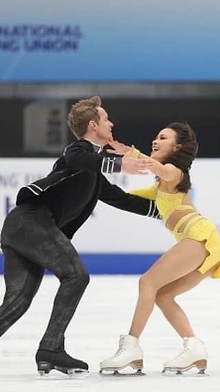 エヴァン・ベイツのインスタグラム：「They are World Champions and they are on their way to the #GPFigure Final Title! 🔥⛸   Chock / Bates 🇺🇸 dance to the lead in the Rhythm Dance in Beijing, 🇨🇳   #FigureSkating」