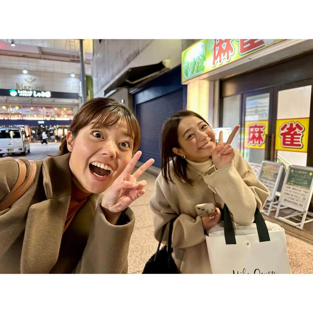 河村綾奈さんのインスタグラム写真 - (河村綾奈Instagram)「どれだけ送り出されるのか。という声が聞こえてくるのは重々承知なのですが、 アナウンス部の送別会をしていただきました。  2ヶ月ちょっとぶりに会う、RCCアナウンス部の皆さん。 お顔を見た時の安心感に、やっぱり私の大切な居場所だったことを実感しました。  憧れだったアナウンサー。仲間に入れていただき、一緒に夢の続きを歩ませてもらいました。 この場所は私にとって今も憧れで、そして自慢です。 個人として大した成績は残せなかったけど、 尊敬する先輩方、親愛なる同期、大好きな後輩たちと過ごせた日々が、いちばんの財産です。  さらに進化を続けているRCCアナウンス部を、これからも応援させていただきます！！」12月8日 23時34分 - ayanakawa