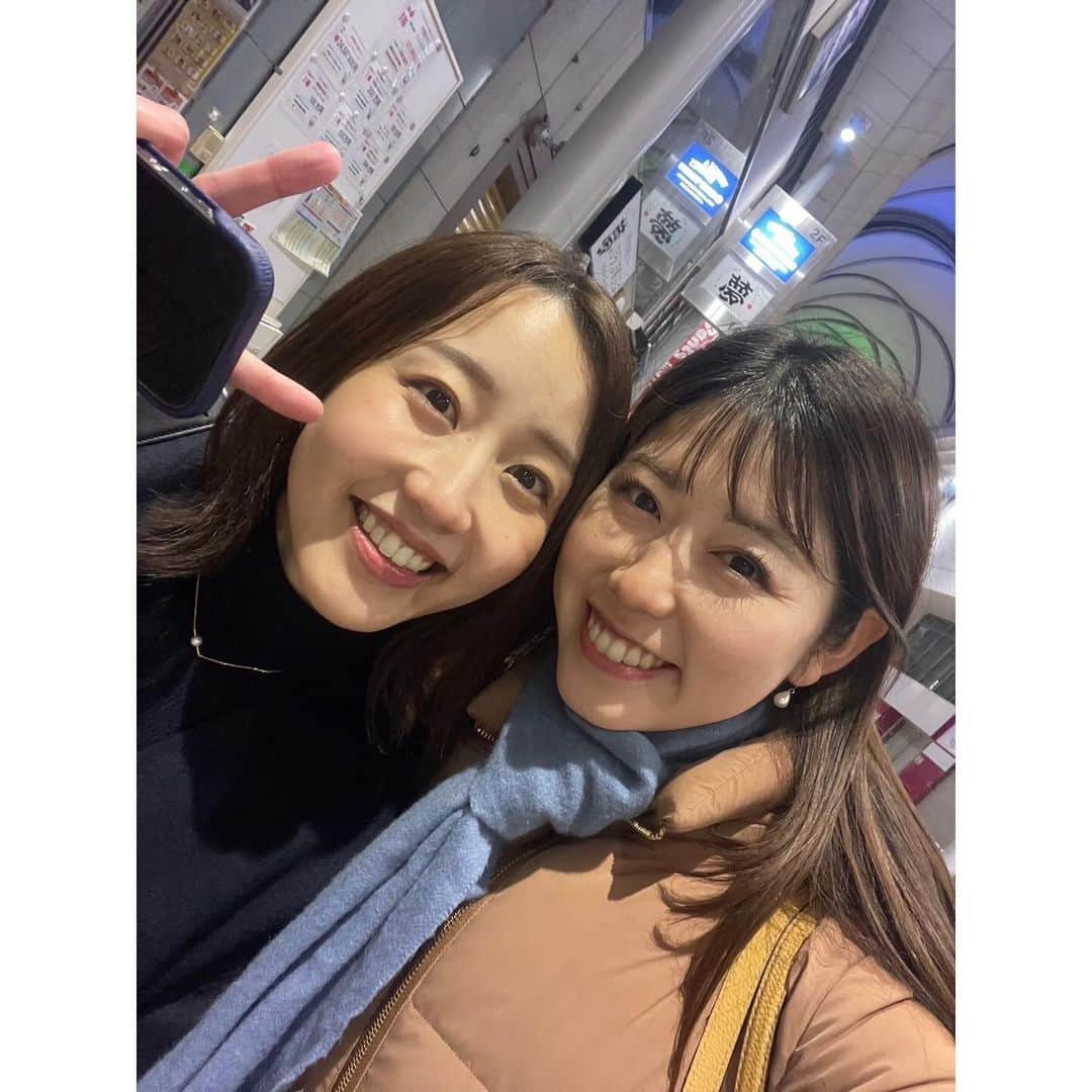 河村綾奈さんのインスタグラム写真 - (河村綾奈Instagram)「どれだけ送り出されるのか。という声が聞こえてくるのは重々承知なのですが、 アナウンス部の送別会をしていただきました。  2ヶ月ちょっとぶりに会う、RCCアナウンス部の皆さん。 お顔を見た時の安心感に、やっぱり私の大切な居場所だったことを実感しました。  憧れだったアナウンサー。仲間に入れていただき、一緒に夢の続きを歩ませてもらいました。 この場所は私にとって今も憧れで、そして自慢です。 個人として大した成績は残せなかったけど、 尊敬する先輩方、親愛なる同期、大好きな後輩たちと過ごせた日々が、いちばんの財産です。  さらに進化を続けているRCCアナウンス部を、これからも応援させていただきます！！」12月8日 23時34分 - ayanakawa