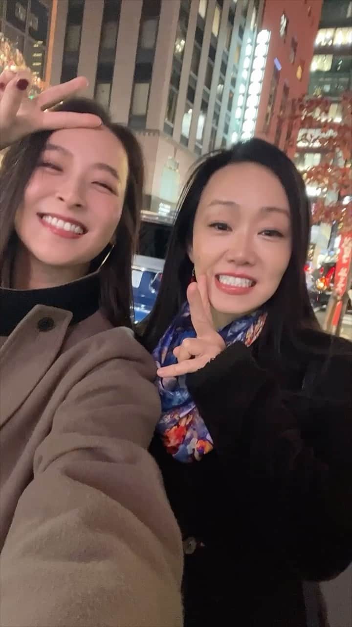 本間愛花のインスタグラム：「オノユリさんと食事をしてから、 Bro.KORNさんが銀座に新しくオープンする 「Bar OLY-OLY」のプレプレオープンへ🧡 徐々にお酒がまわってゆく私たち… YouTubeもやってますのでよろしくネ。 @souzoushuchu   女優オノユリさんはこちら @yuriono」
