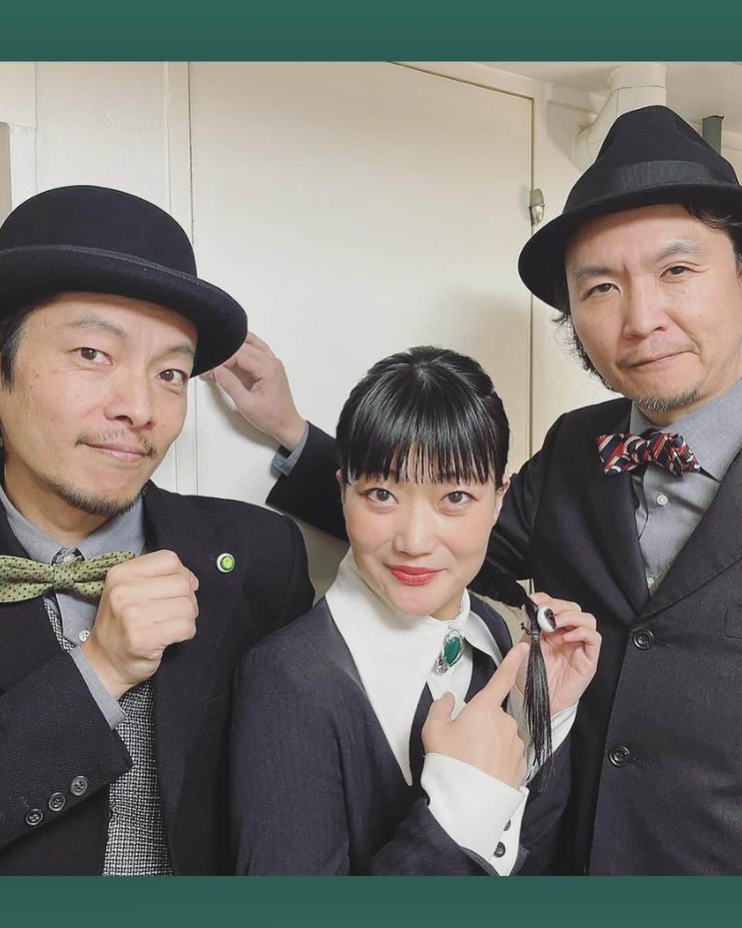 李千鶴さんのインスタグラム写真 - (李千鶴Instagram)「阿佐ヶ谷スパイダース『ジャイアンツ』明日9日（土）10時よりアーカイブ配信がスタートです👁️💚💚💚  詳しくはこちらをご覧ください✨ ⇩⇩⇩  #阿佐ヶ谷スパイダース 新作公演「#ジャイアンツ」  KANGEKI XRにて 12月9日(土)10時より 4Kアーカイブ配信スタート！！  アーカイブ配信には長塚圭史、中山祐一朗、伊達暁、村岡希美、そしてカンゲキエクスアールの代表でもあり劇団にゆかりのある内田滋さんとの座談会の特典映像がご覧になれます。  ⭐︎購入日から10日間ご視聴できます。  ライブ配信チケットをご購入の方は、 12月9日(土)から10日間ご視聴可能です。  【アーカイブ配信チケット料金】 3,000P  下記のURLからですと、 ポイントがお得にご購入できます！ ↓↓↓ api.kangeki-xr.com/user/login  【アーカイブ配信チケット料金】 3,000P  下記のURLからですと、 ポイントがお得にご購入できます！ ↓↓↓ api.kangeki-xr.com/user/login  アーカイブ配信チケット料金は 3,000ポイントなのですが…  アプリでポイントを買うと 3,000pt=【4,800円】  なのですが！  webでポイントを買うと 3,000pt=【3,000円】  と、1,800円もお得になるのです！  アプリで購入するよりも、Webで購入する方が断然お得です。  是非、webでご購入くださいませ！  ＿＿＿＿＿＿＿＿＿＿＿＿＿＿＿＿＿＿＿＿  KANGEKI XR（カンゲキエクスアール）は、演劇作品を場所や時間を選ばずにスマホでお楽しみいただけるスマホアプリです。  ダウンロード、ご利用方法は、KANGEKI XRのサイトをご覧ください。  https://kangeki-xr.com/  ＿＿＿＿＿＿＿＿＿＿＿＿＿＿＿＿＿＿＿＿  ⚠️KANGEKI XRで作品を視聴したり、 ギフティングをするためには、KANGEKI XR内でポイントを購入していただく必要があります。  ⚠️アプリ内で新規登録後にログインをし、ご購入ください。  ⚠️お支払いはクレジットカードのみとなります。」12月8日 23時49分 - chizulee