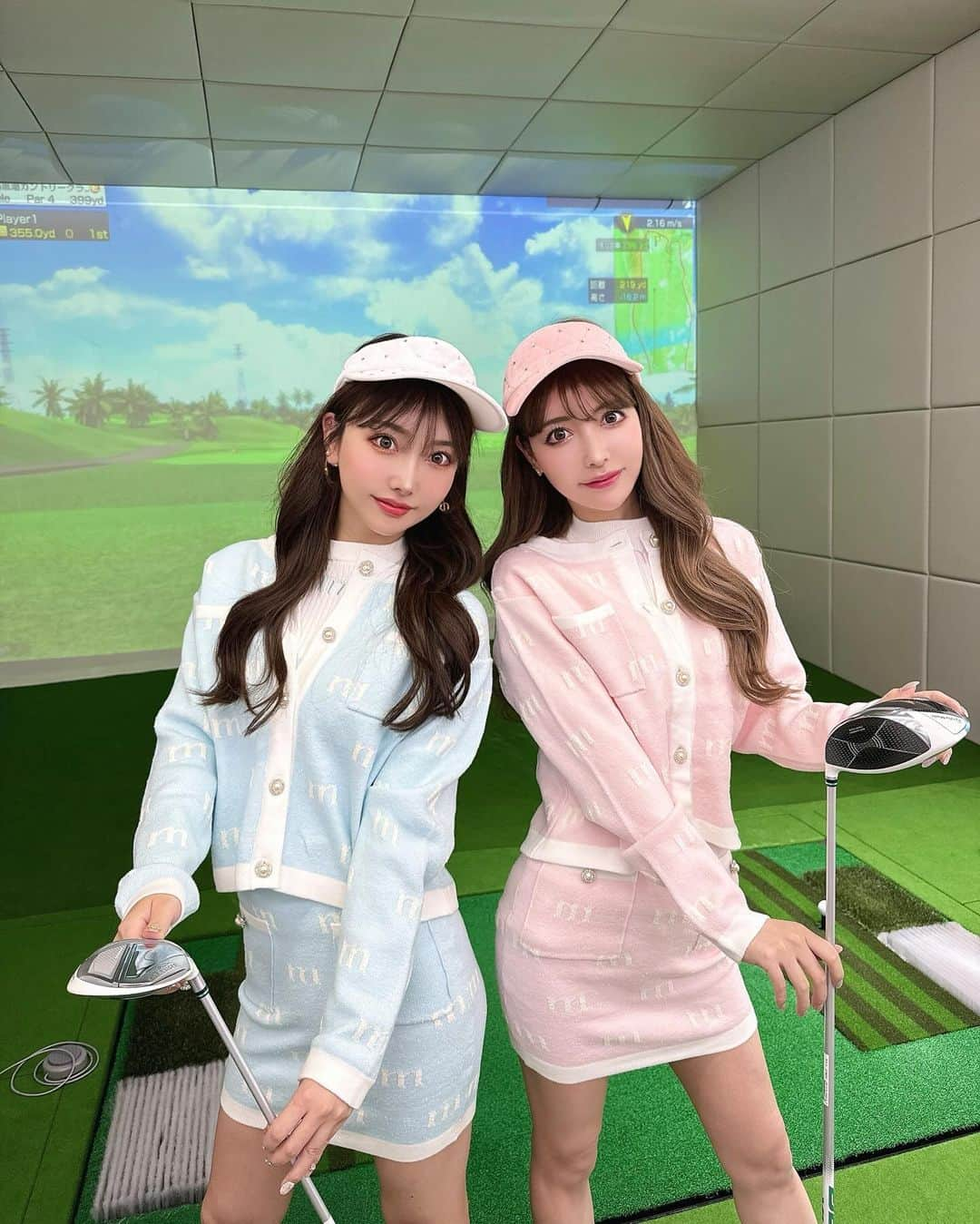 吉川ちえのインスタグラム：「【⛳️⛳️⛳️⛳️⛳️】 . 双子で赤坂見附にあるラウンジレンジで ゴルフ練習してきたよ✌️🥹 久しぶりだったから練習出来てよかった🙌✨ ちかさんとお揃いのゴルフウェア⛳️ ( @minuere_golf )着ました😍💓 甘めデザインが可愛すぎる✌️✌️ . ミヌエールはネットでも購入できるけど 期間限定でPOPUPショップやってるよ🙋‍♀️ . －名古屋高島屋－ 🗓️12/6(水) 〜12/12(火) 10:00 - 20:00 📍〒450-6001  愛知県名古屋市中村区名駅1丁目1-4 ジェイアール名古屋タカシマヤ10階  －大丸梅田－ 🗓️12/15(金) 〜12/19(火) 10:00 - 20:00 📍〒530-8202  大阪府大阪市北区梅田3丁目1-1 大丸梅田5階 . 可愛いからぜひゴルフ女子はいってみてね👍✨ . #ミヌエール #ゴルフ #ゴルフウェア #ゴルフ女子 #ゴルフ初心者  #ラウンジレンジ赤坂見附」