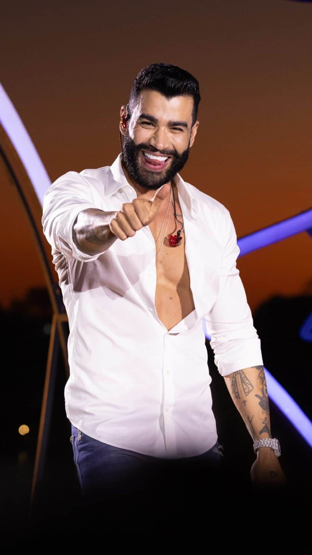 グスタボ・リマのインスタグラム：「100 MILHÕES DE VIEWS!🏛️🧃 O hit #Canudinho conta com mais de 100 milhões de visualizações no YouTube e mais de 96 milhões de plays no Spotify. Vocês gostaram mesmo! Obrigado, bbzada!!!   #ParaisoParticular」