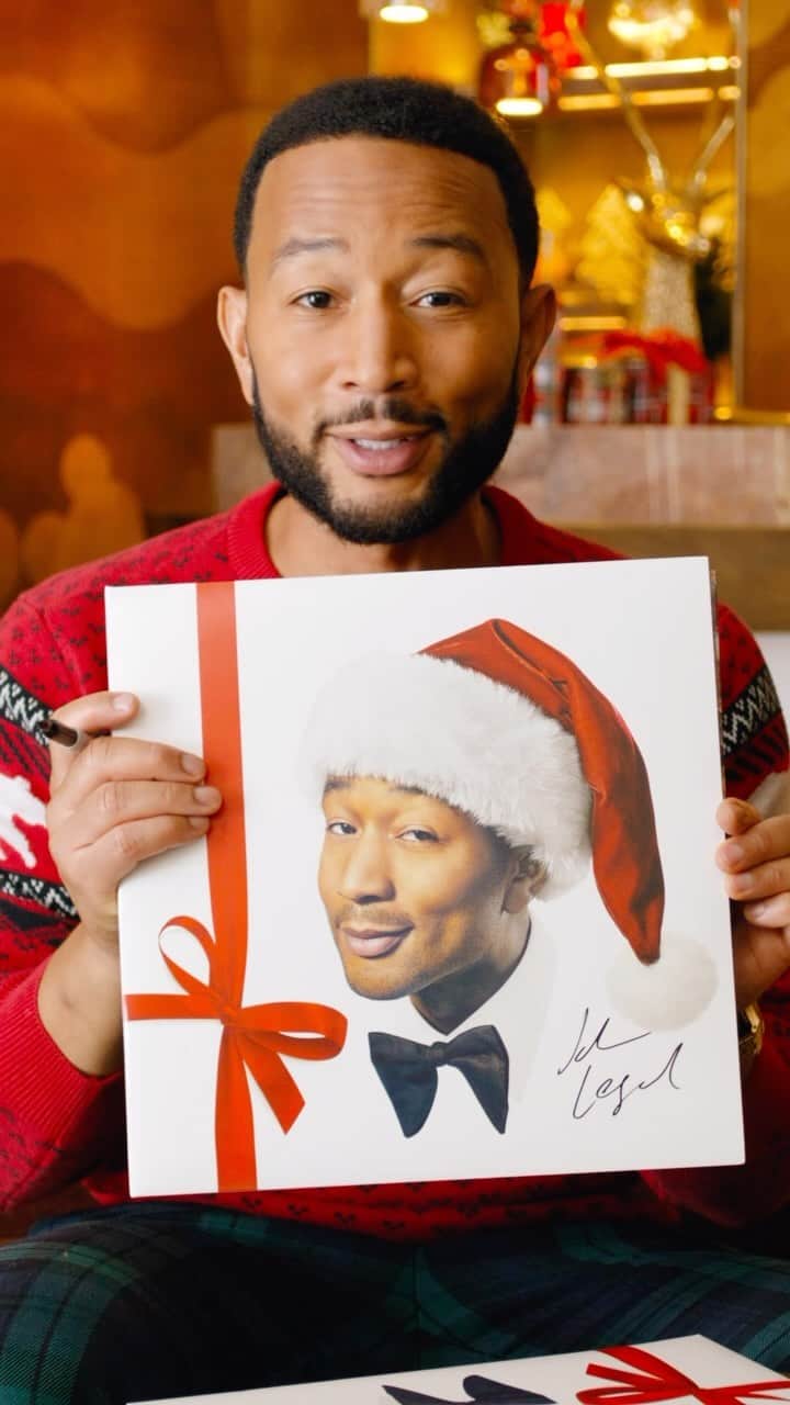 Wal-Mart Stores, Incのインスタグラム：「There is no such thing as too soon when youʼre holiday tunes are signed by @johnlegend himself. 🖊️ 🎶 Be one of the first to shop Johnʼs ‘Legendary Photo Boothʼ picks to snag your exclusive vinyl - link in bio. #HolidayPicks #JohnLegendMusic #VinylCollection」