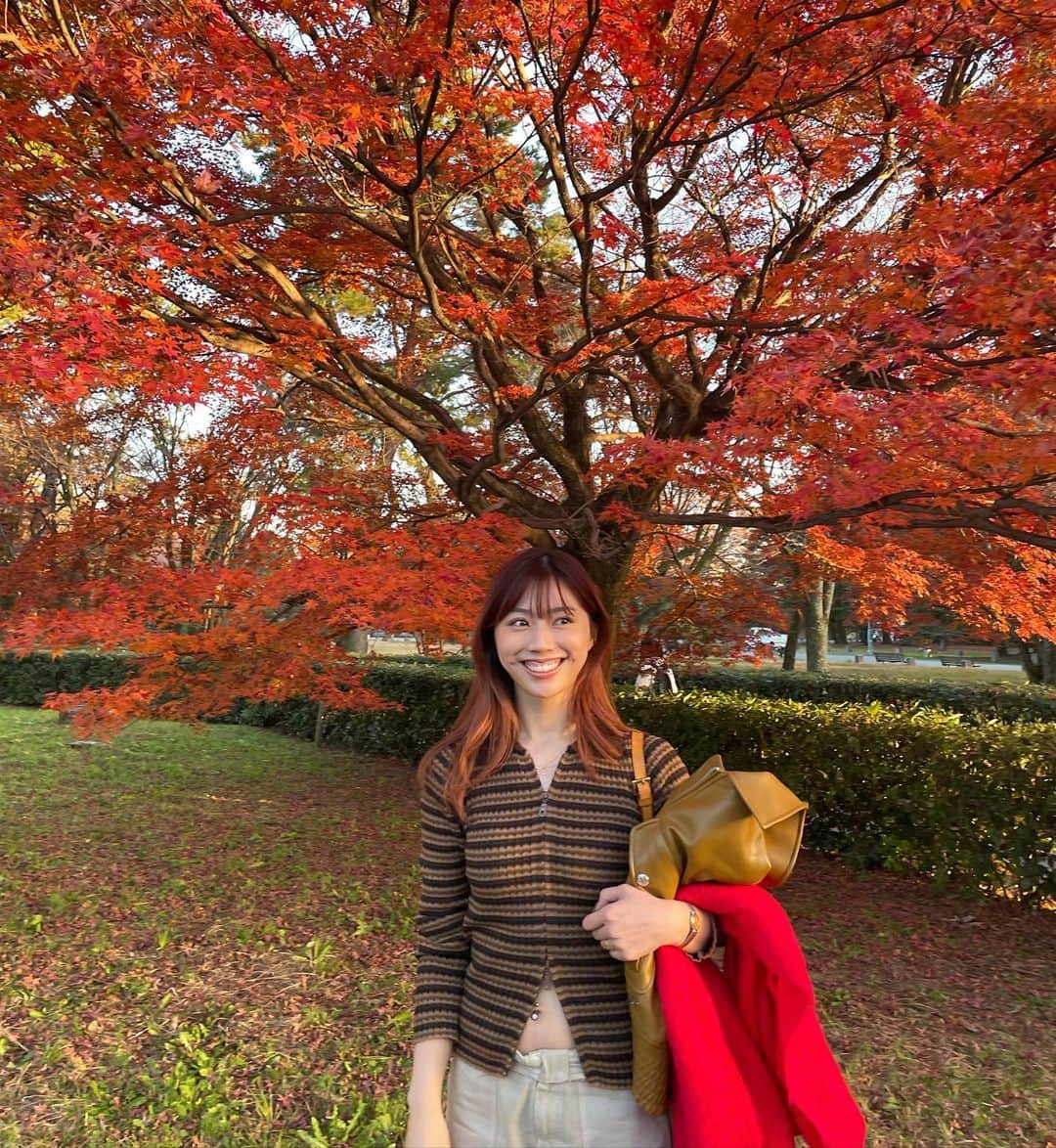 サキさんのインスタグラム写真 - (サキInstagram)「ちょうど色抜けてきて紅葉と髪色がマッチしてた🍁 tops @unif ｶﾜｲｲﾈっっっ‼️」12月9日 0時05分 - 88_gira_88