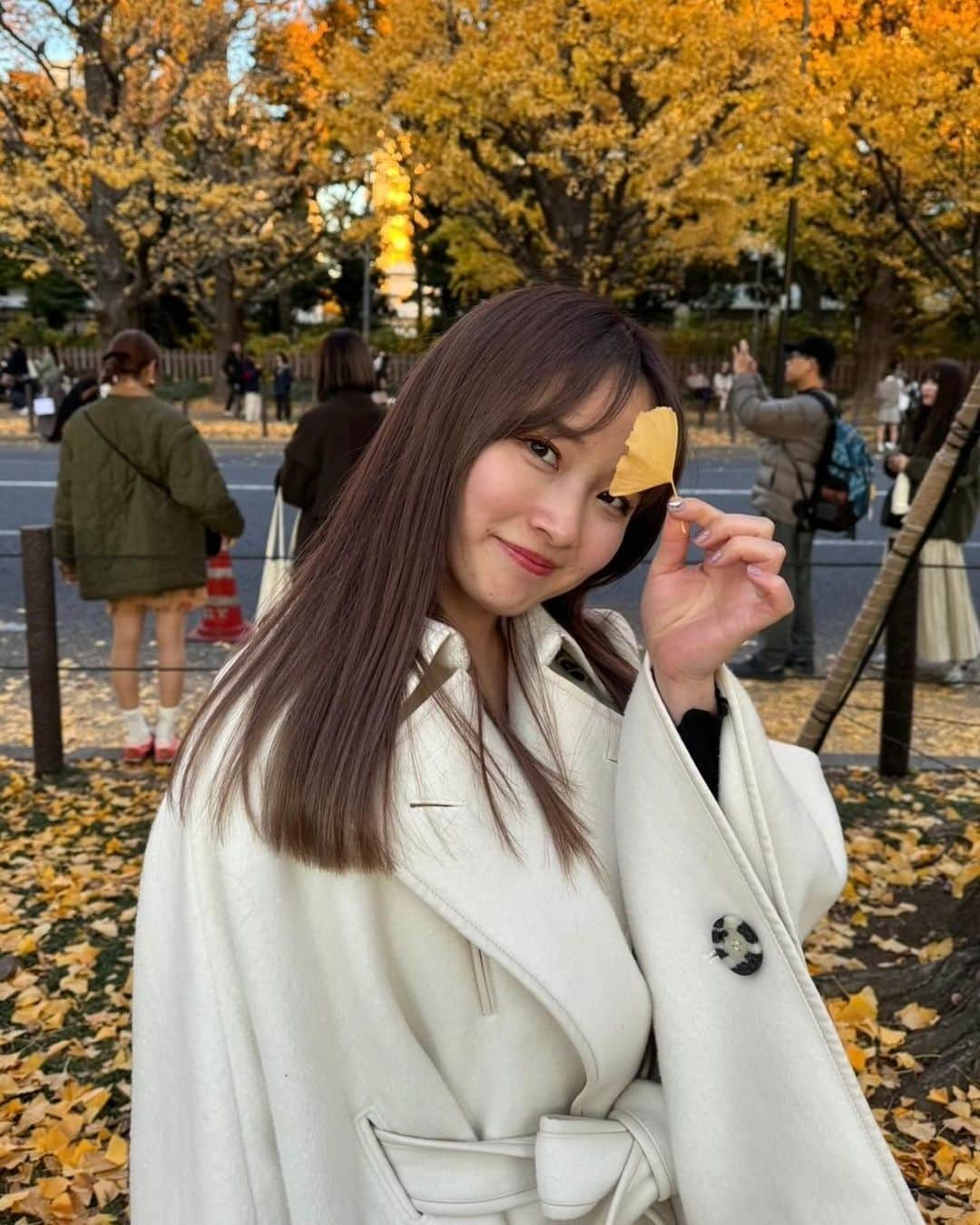 森戸知沙希さんのインスタグラム写真 - (森戸知沙希Instagram)「12月なのにこんなきれいな、いちょう見れてびっくりです… 　 　 　 #銀杏並木 #いちょう並木 #外苑前  #12月 #まだ秋の気分」12月9日 1時00分 - chisaki__morito.official