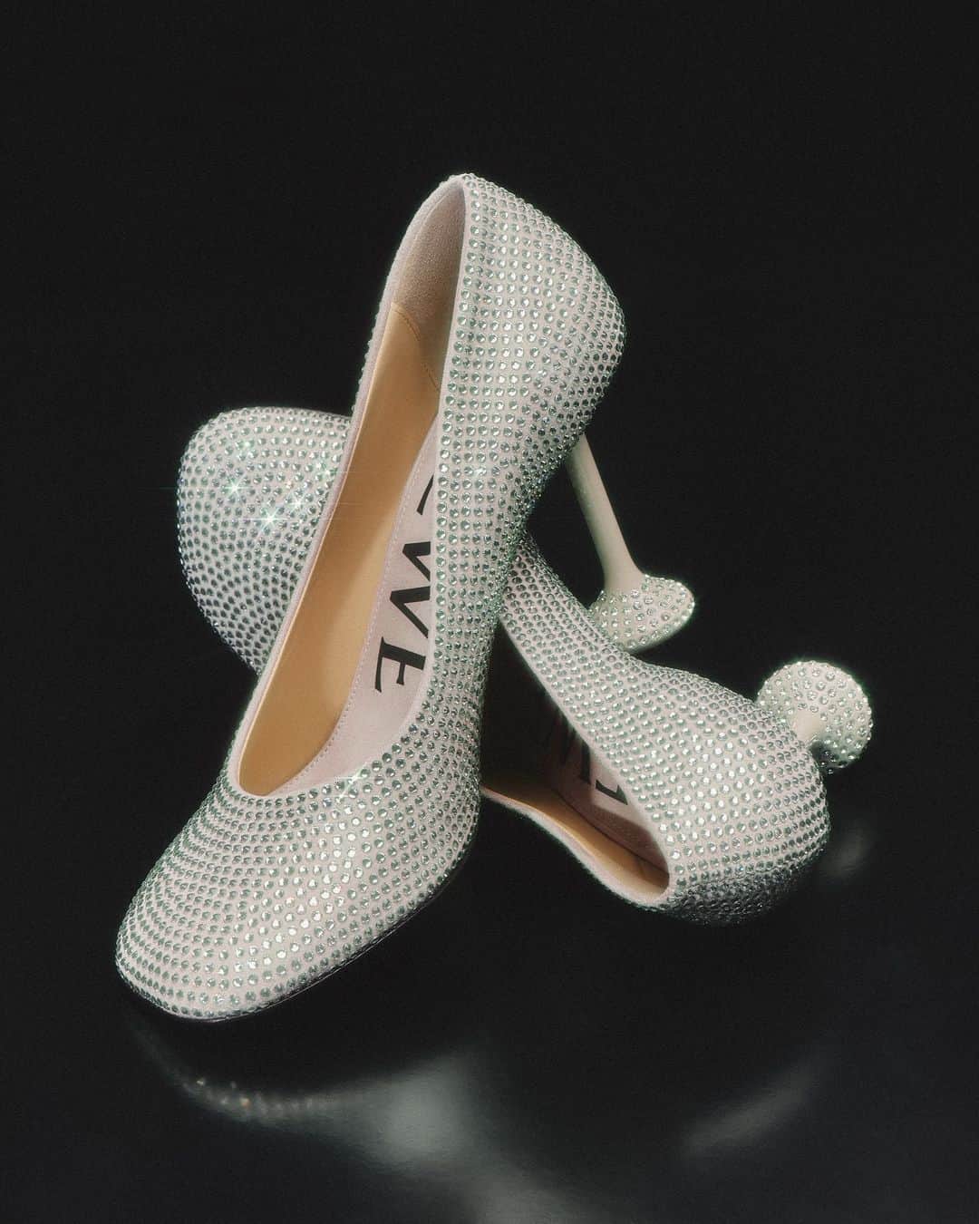 Loeweのインスタグラム：「IF THE SHOE FITS  Toy pumps in suede with allover crystals.   See our gifting edit on loewe.com   #LOEWE #LOEWEgifts」
