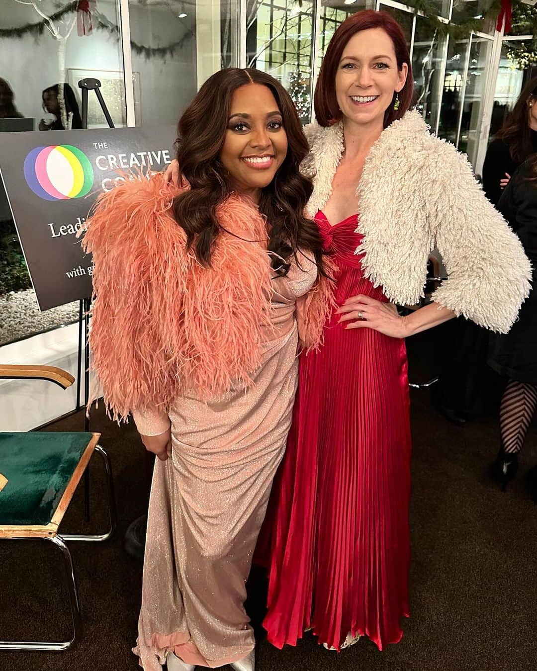 キャリー・プレストンのインスタグラム：「A brilliant night with amazing women at the @thecreativecoalition Leading Women dinner. SO FANTASTIC to see @sherrieshepherd who I did a sitcom with years ago and who continues to amaze! And @kateriggnyc is forever my girl. We met so many badass women last night! #table4rocked 💪🏼」