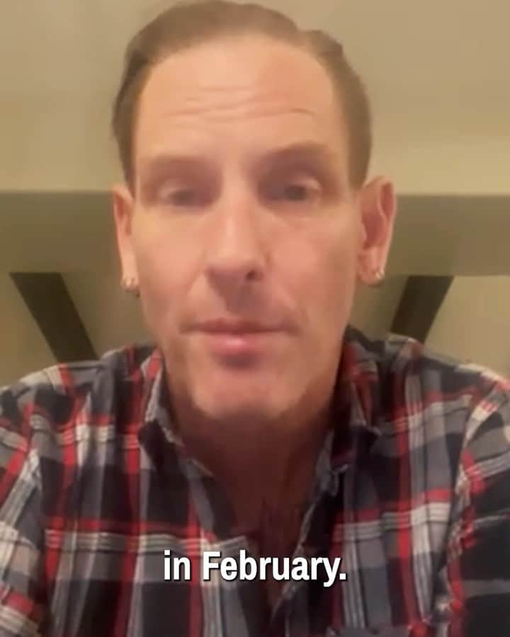 コリィ・テイラーのインスタグラム：「Hey everybody, thanks for all the birthday wishes. Just wanted to let you in on a little secret… Me and the guys are getting back out on the road for the next leg of the CMF2 Tour in February. Full details coming soon, but here’s a sneak peek in the meantime. Head over to coreytaylor.com/cmf2tour NOW to sign up and get info before anybody else. ⚡」