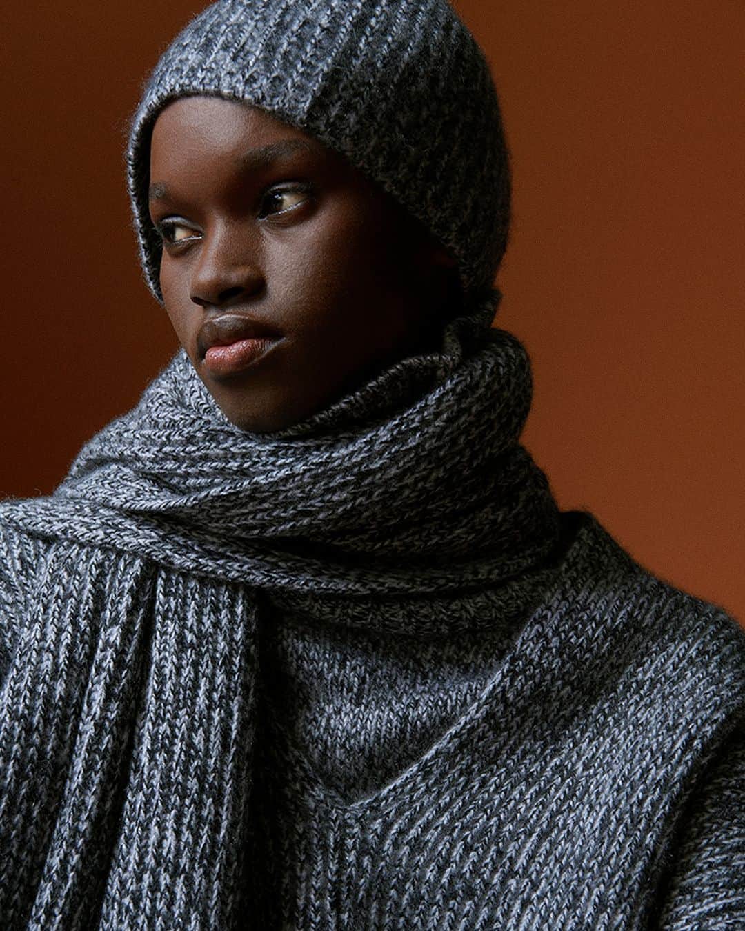ジョゼフのインスタグラム：「Seasonal essentials in Luxe Cashmere  #JOSEPHfashion」