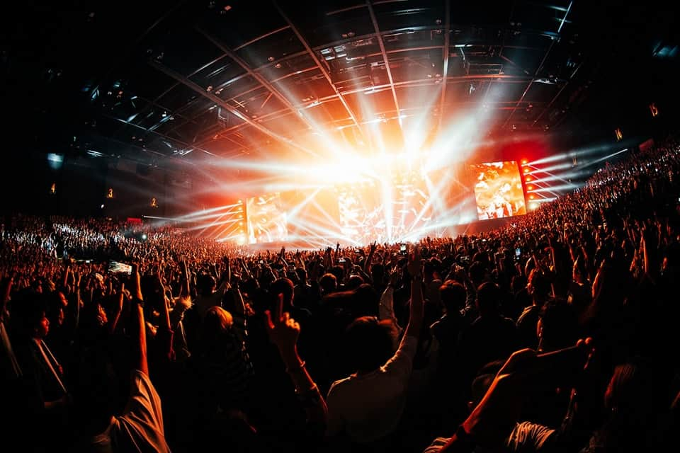 ONE OK ROCKのインスタグラム：「Hong Kong Day 2!! ONE OK ROCK LUXURY DISEASE ASIA TOUR 2023  #ONEOKROCK #LuxuryDisease #Tour #HongKong photo by @ruihashimoto」