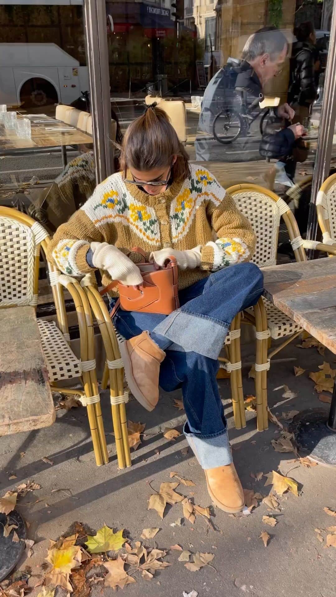 motherdenimのインスタグラム：「Rise And Shine. @carlaferrer1 In The Henley Jumper In Bull In A China Shop.」