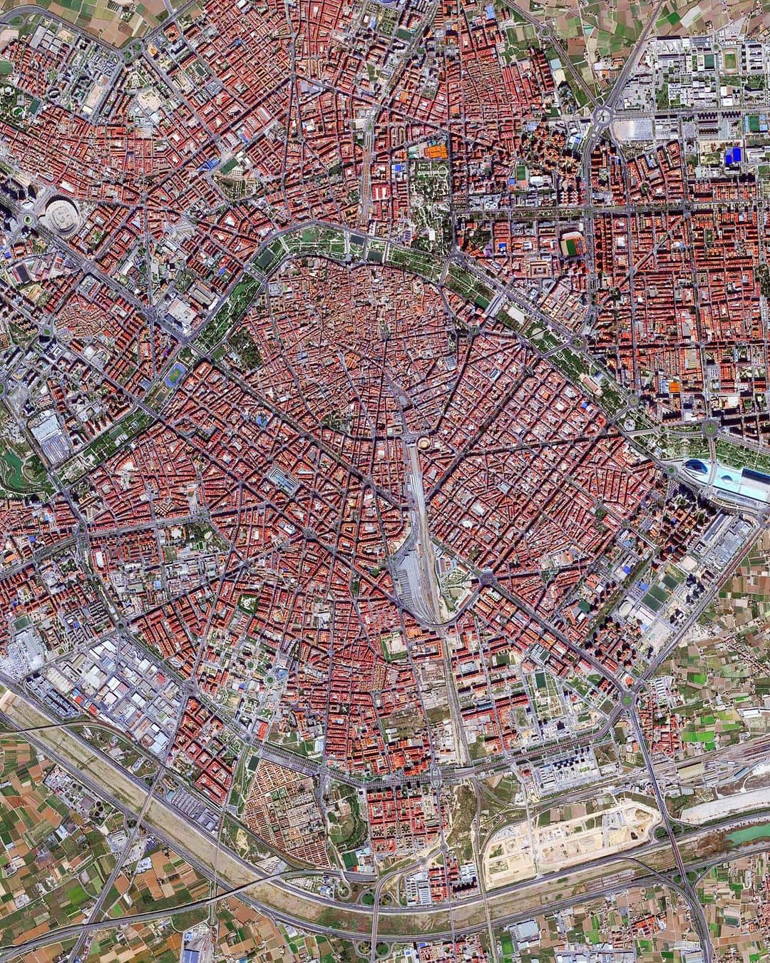 Daily Overviewのインスタグラム：「Valencia is the third-most populated municipality in Spain, with nearly 800,000 inhabitants. Much of the city is characterized by a strict grid pattern of long straight streets and buildings constructed around communal courtyards. Valencia is located on the Turia River and along Spain’s east coast — in fact, the Port of Valencia is the second-busiest container port on the Mediterranean Sea.  Created by @dailyoverview Source imagery: @maxartechnologies」