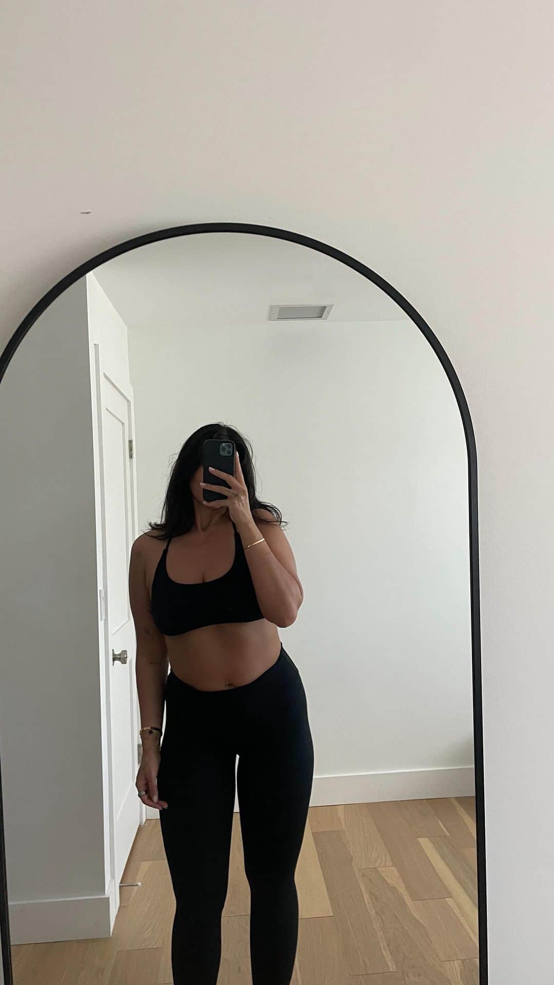 La'Tecia Thomasのインスタグラム：「Another back day ☑️ 🥲🥹 proud of these little itty bitty muscles coming through」
