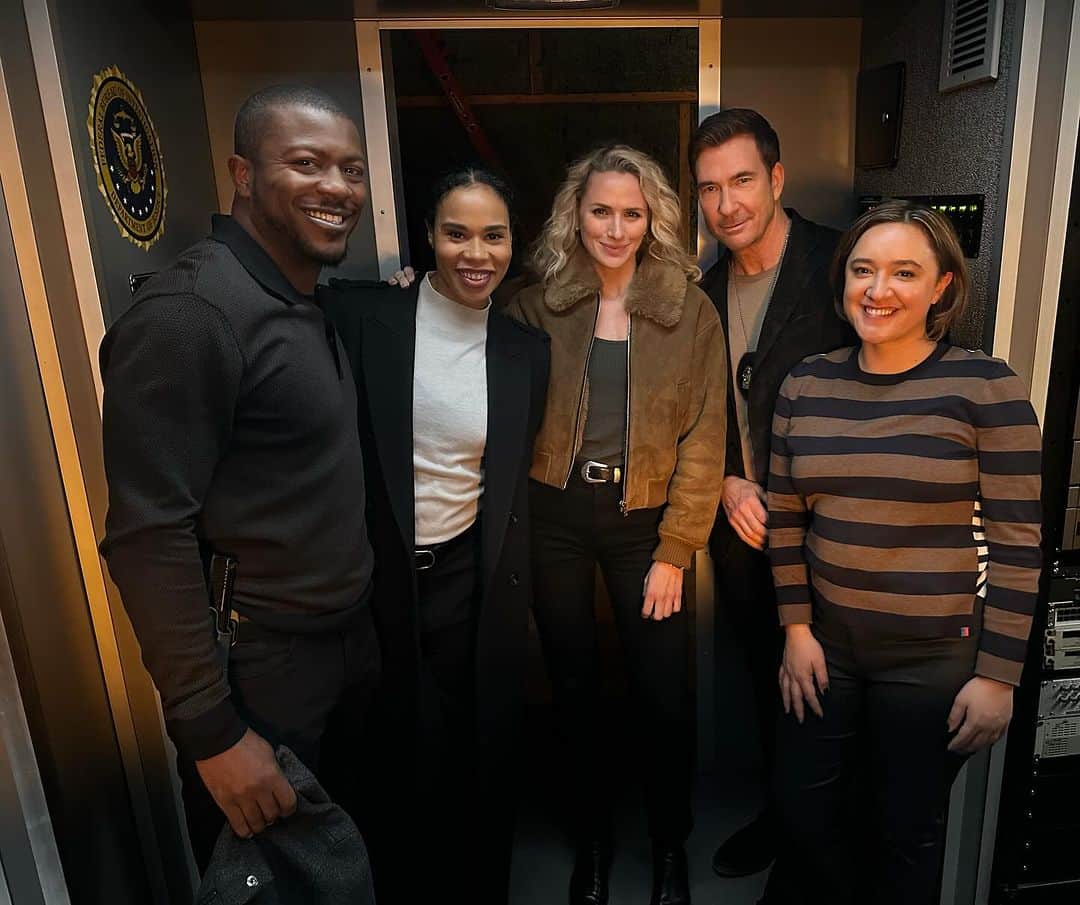 エドウィン・ホッジのインスタグラム：「That’s a wrap on episode 1 for Season 5 of @fbicbs FBI: Most Wanted!」