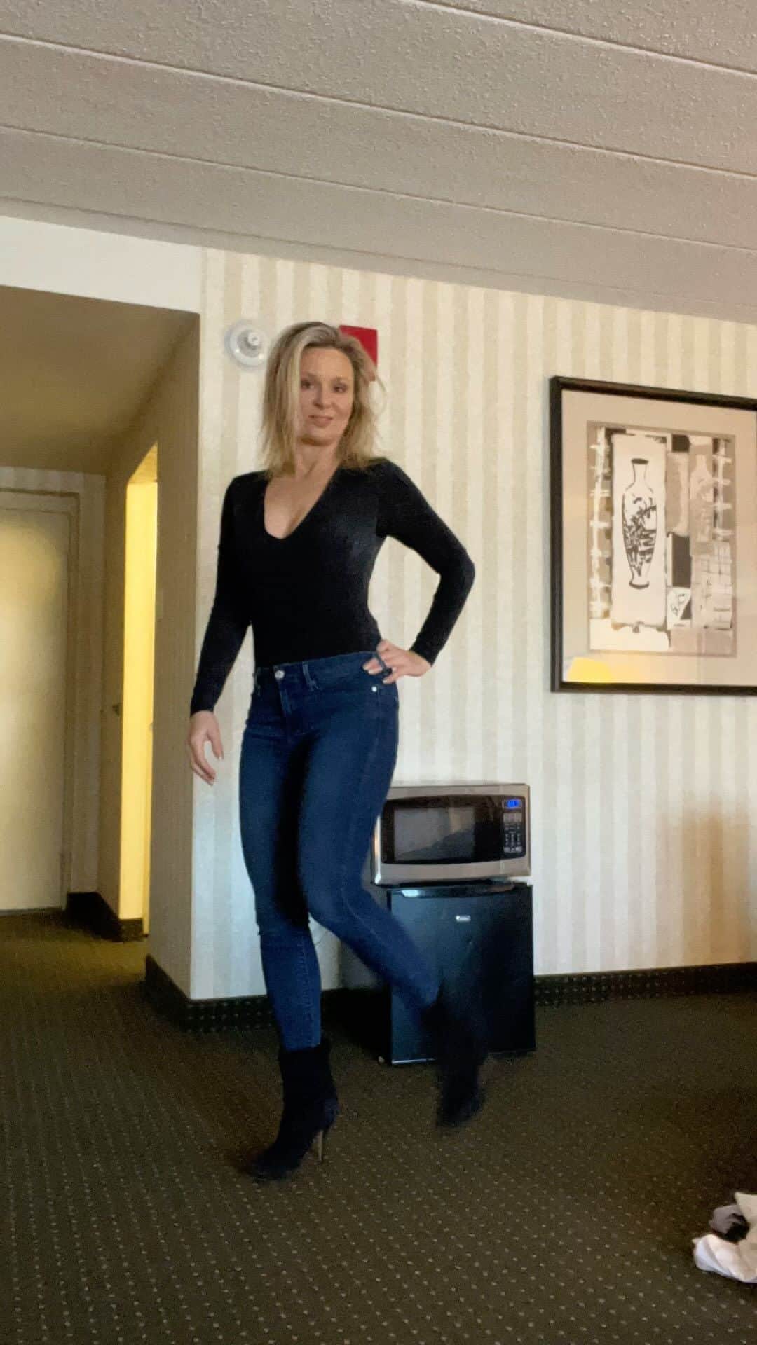 メアリー・リン・ライスカブのインスタグラム：「@steelcitycomiccon All Weekend #bodysuit #H&M #actionstar #funding #school #tesla #acting #autographs #comic #writer #mom #24 #asip #photos #meetandgreet」