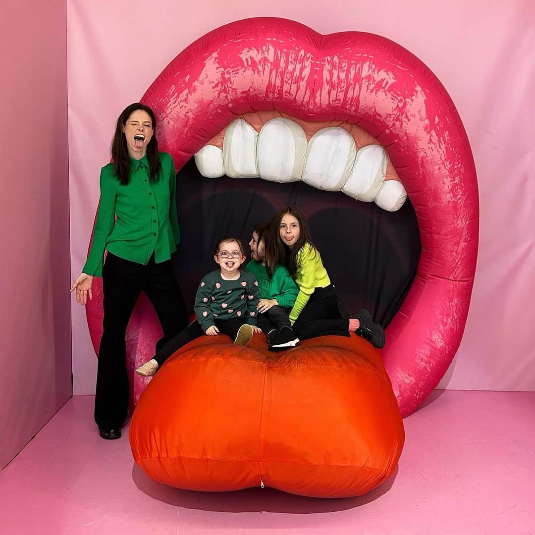 ココ・ロシャのインスタグラム：「NYC area parents, the new @balloon_museum is a must see! 🎈Ioni, Iver & Iley approved 😜 #balloonmuseum」