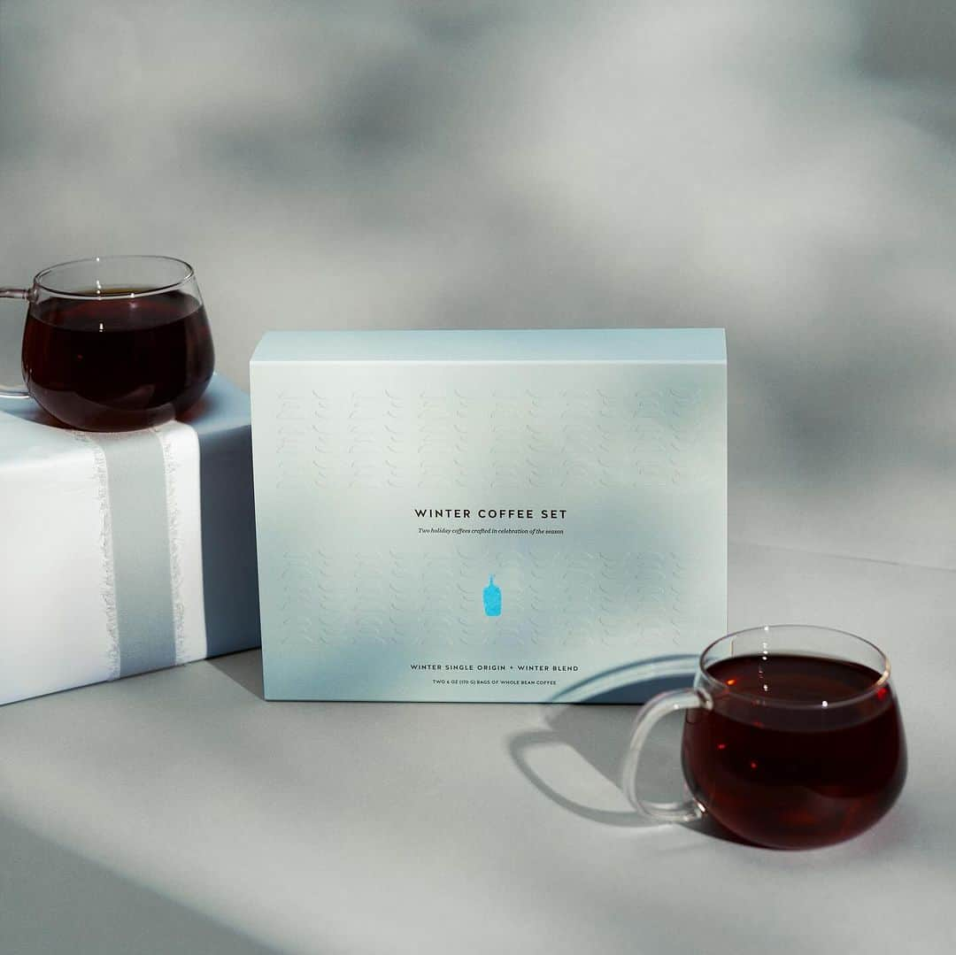 Blue Bottle Coffeeさんのインスタグラム写真 - (Blue Bottle CoffeeInstagram)「This year, we crafted our holiday coffee sets to pair with the special moments that make up the holiday season.  Our Comforting Set, Experimental Set, and Winter Coffee Set each have their own personalities. Head to our stories to learn more about these unique sets.  Order for a loved one or yourself if any of these sound like you. And don’t forget about our holiday shipping deadline of December 14.」12月9日 3時54分 - bluebottle