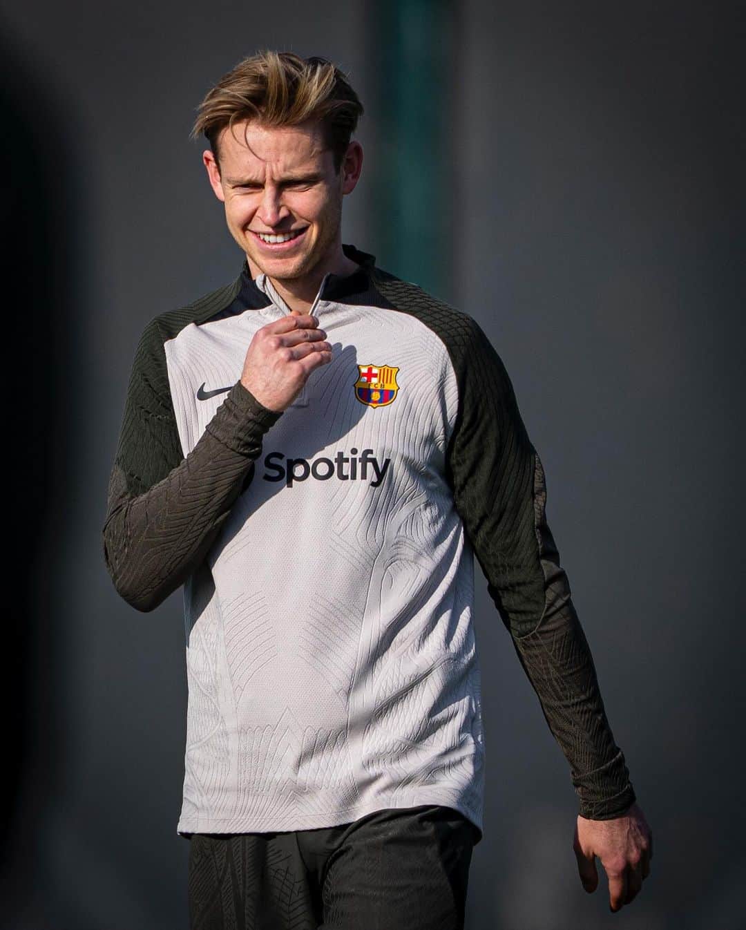 FCバルセロナのインスタグラム：「𝐌𝐨𝐫𝐞 𝐅𝐫𝐢𝐝𝐚𝐲𝐬 𝐥𝐢𝐤𝐞 𝐭𝐡𝐢𝐬, 𝐩𝐥𝐞𝐚𝐬𝐞 😌  Divendres a Can Barça  Aquí no hay festivos 🏋️」